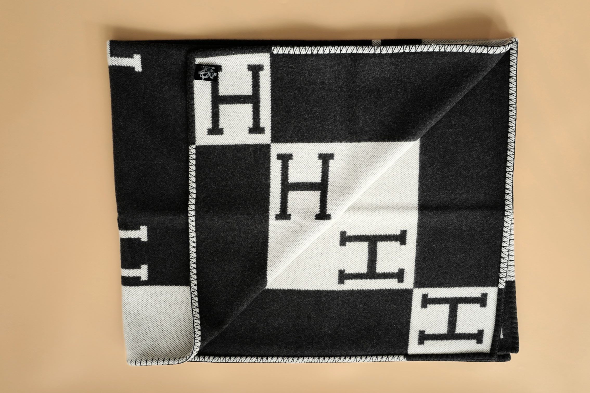 NEW Hermes Avalon Throw Blanket Ecru Gris Foncé Jacquard Merino Wool Cashmere