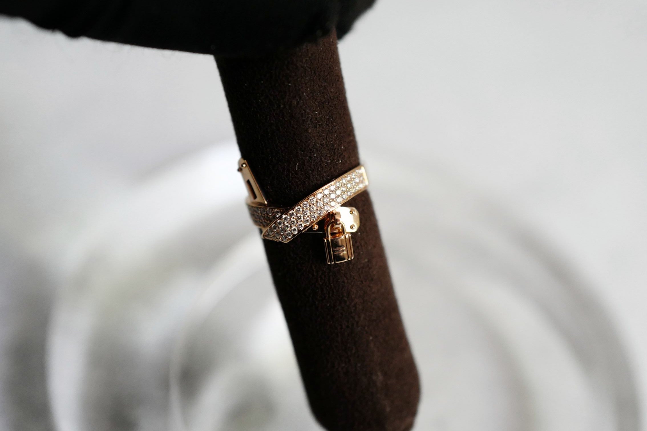 Hermès Kelly Gavroche Ring 18K Rose Gold 94 Diamonds Size 53