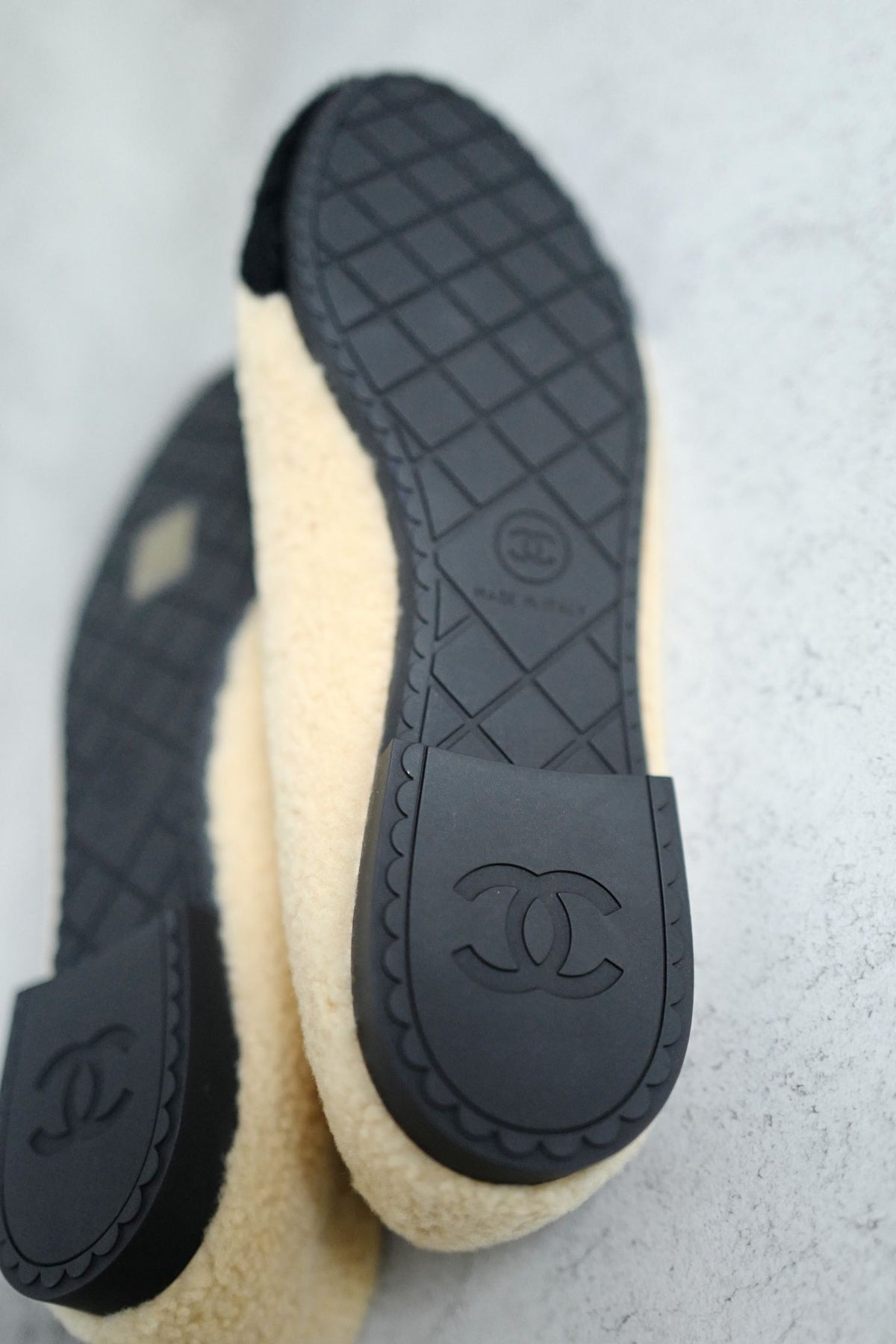 Chanel 26N Coco Neige Ballet Flats Shearling Lambskin Light Beige Black Sz 38