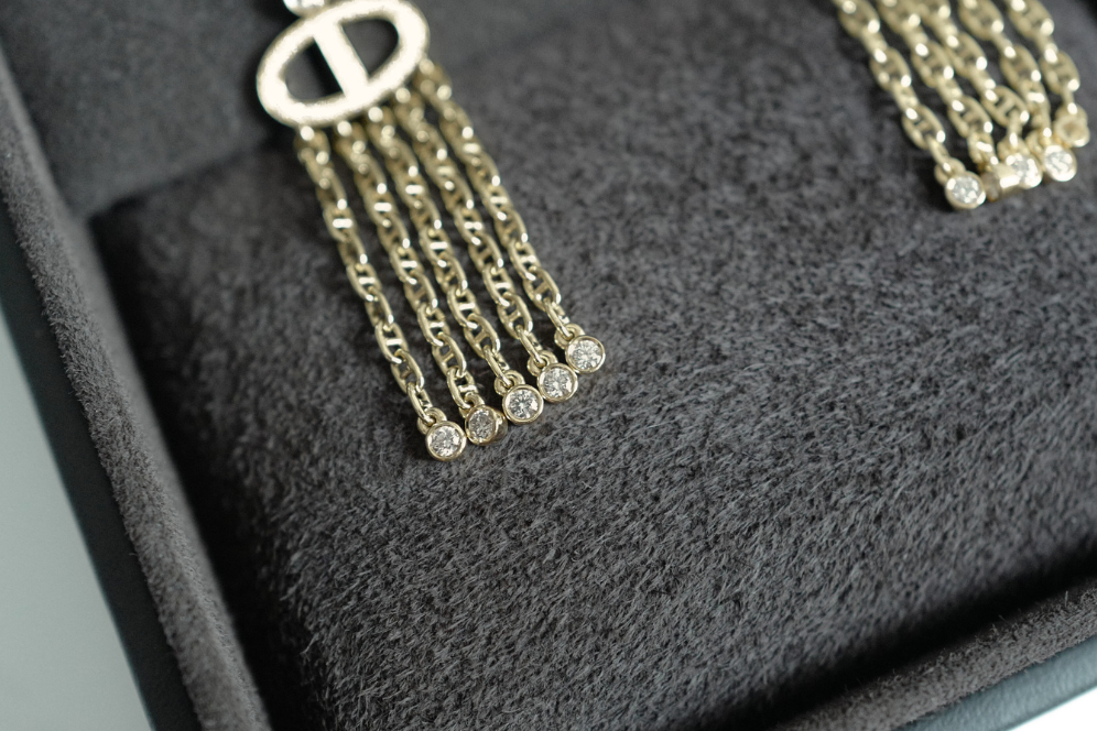 BNIB Hermes Calypso dangling earrings dia yg 18K Sans