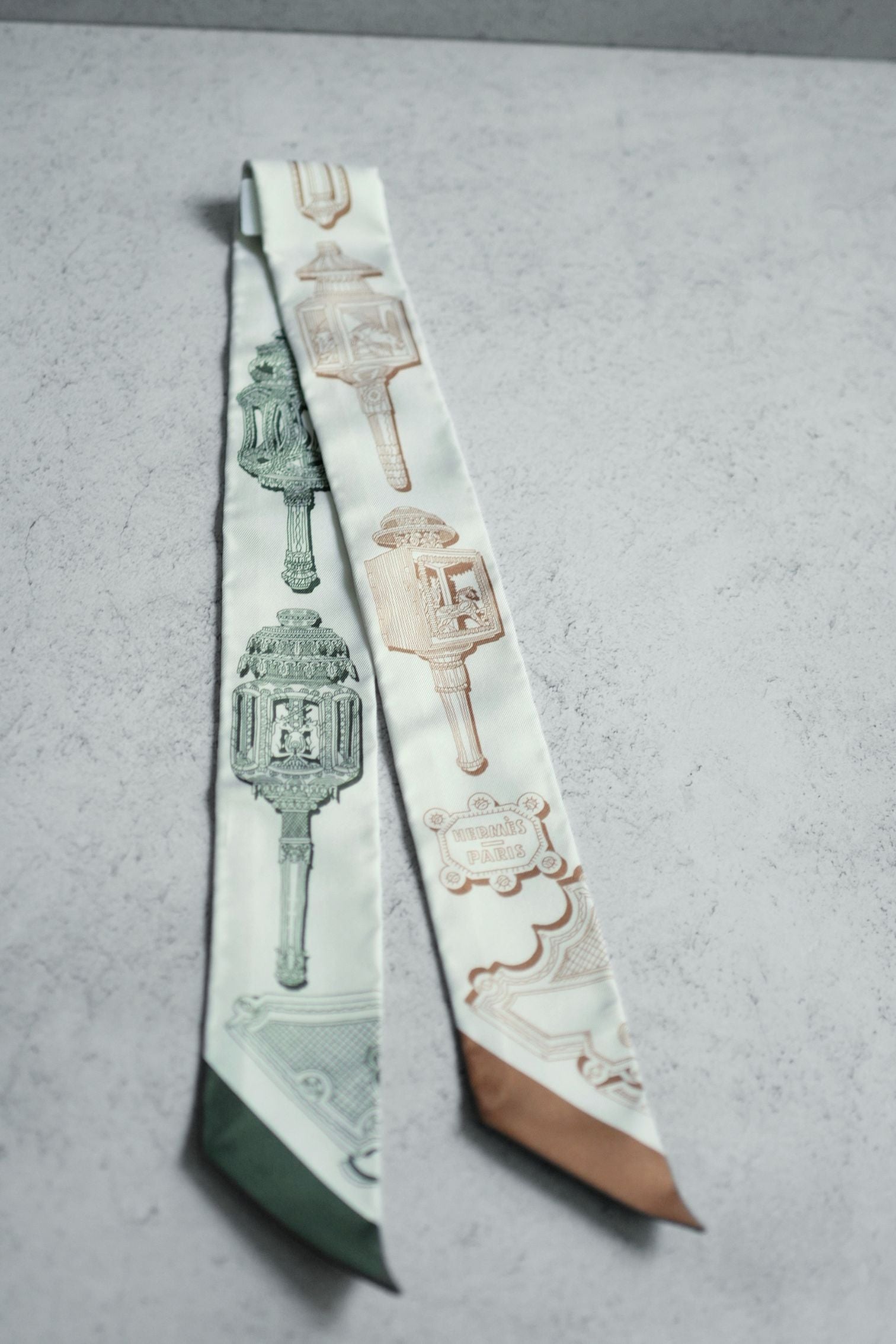 NEW Hermès Merveilleuses Lanternes Twilly Crème / Caramel / Kaki 100% Silk