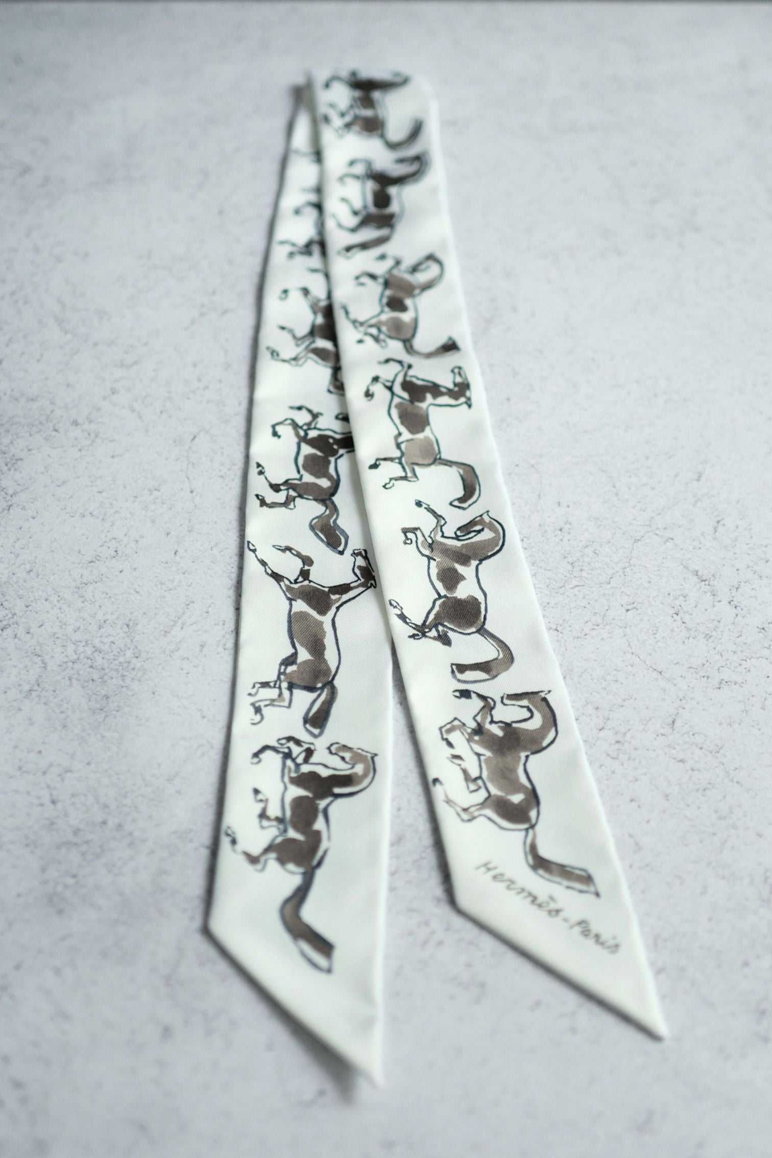 Hermès Chevaux en Liberte Twilly Blanc / Vert de Gris / Bronze 100% Silk