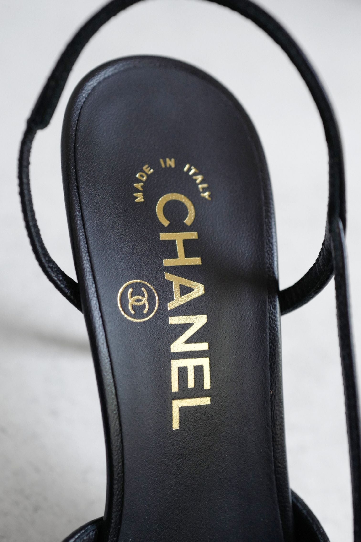 Chanel 26A Métiers d’Art Slingback Heels Brown/Black/White Leopard size 37.5