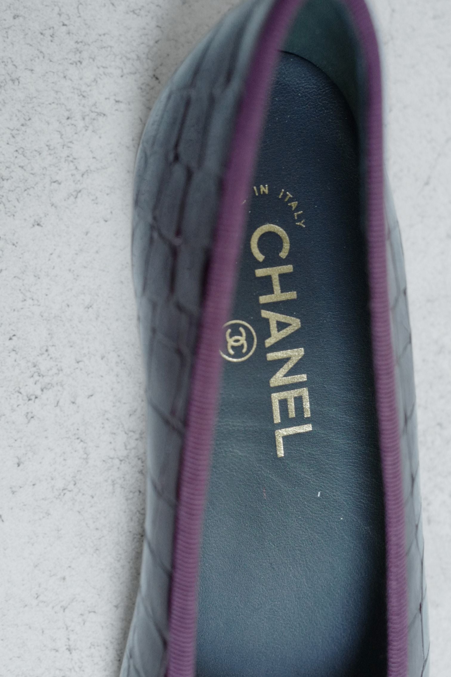 Chanel 26A Ballet Flats Croc Embossed Patent Calfskin Burgundy Black Size 37