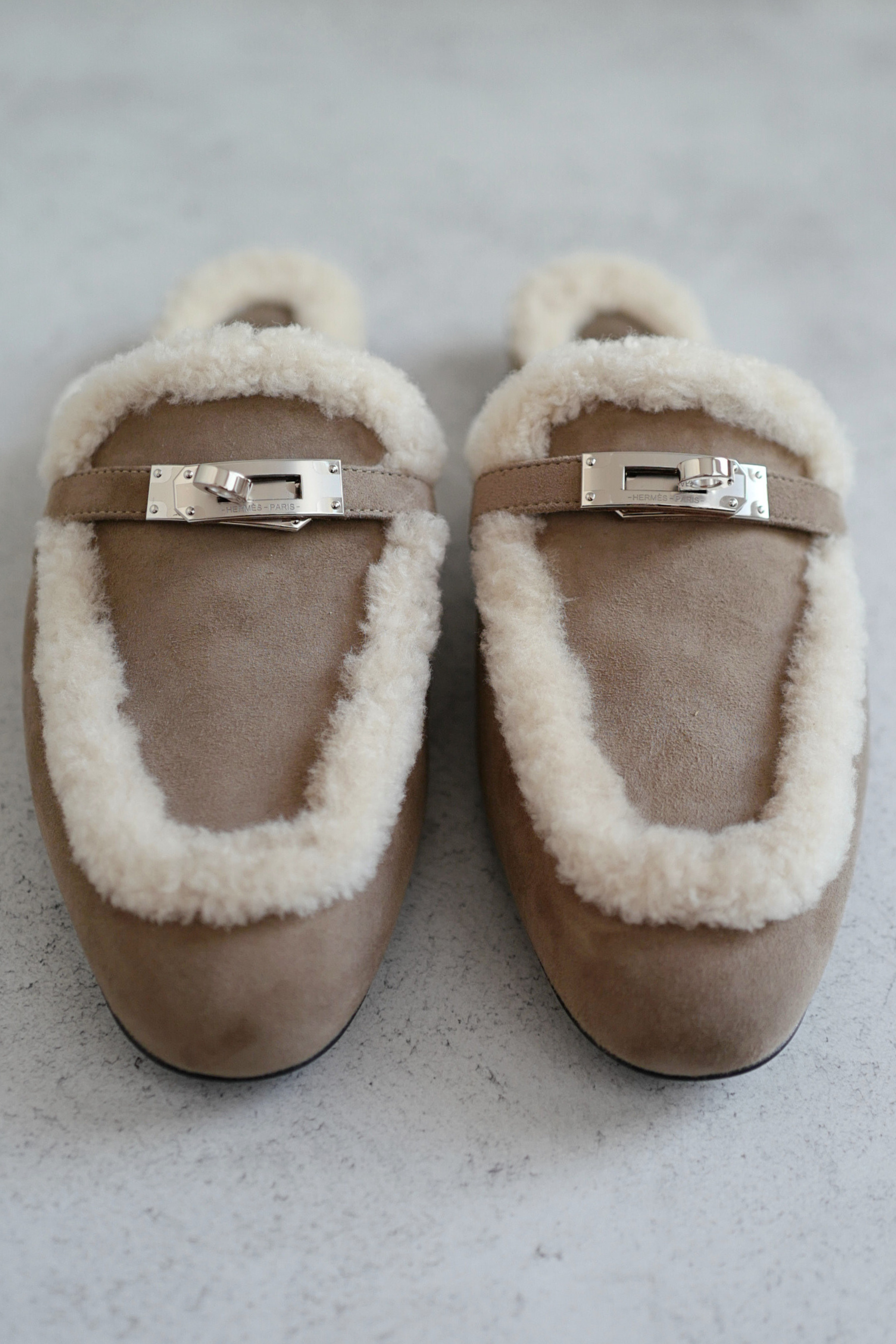 Hermès Oz Mule Etoupe/Ecru Suede Goatskin & Shearling with Palladium Kelly Buckle Size 38