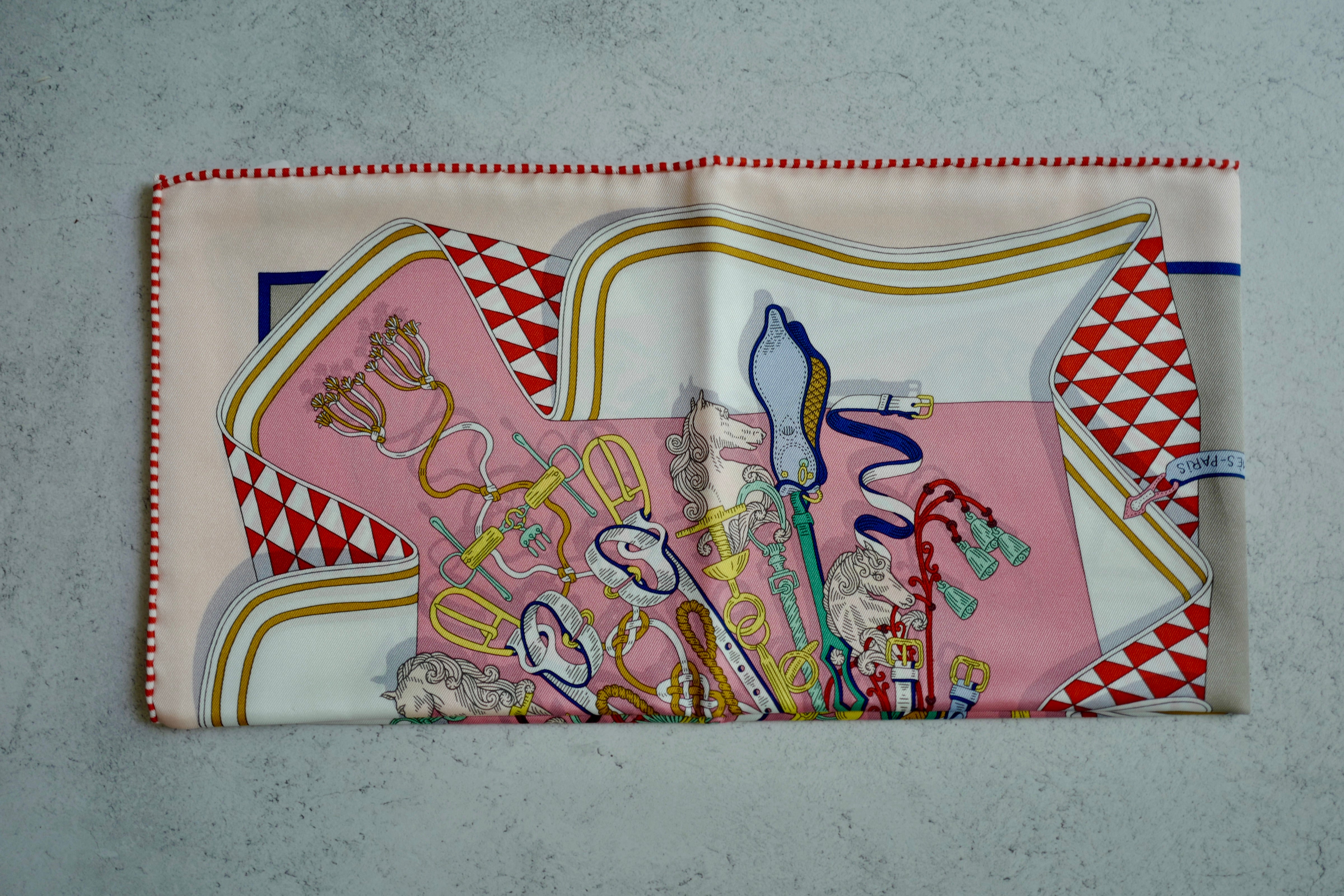 BNIB HERMÈS Bouquets Sellier scarf 70 in Rose/Blanc /Multicolore