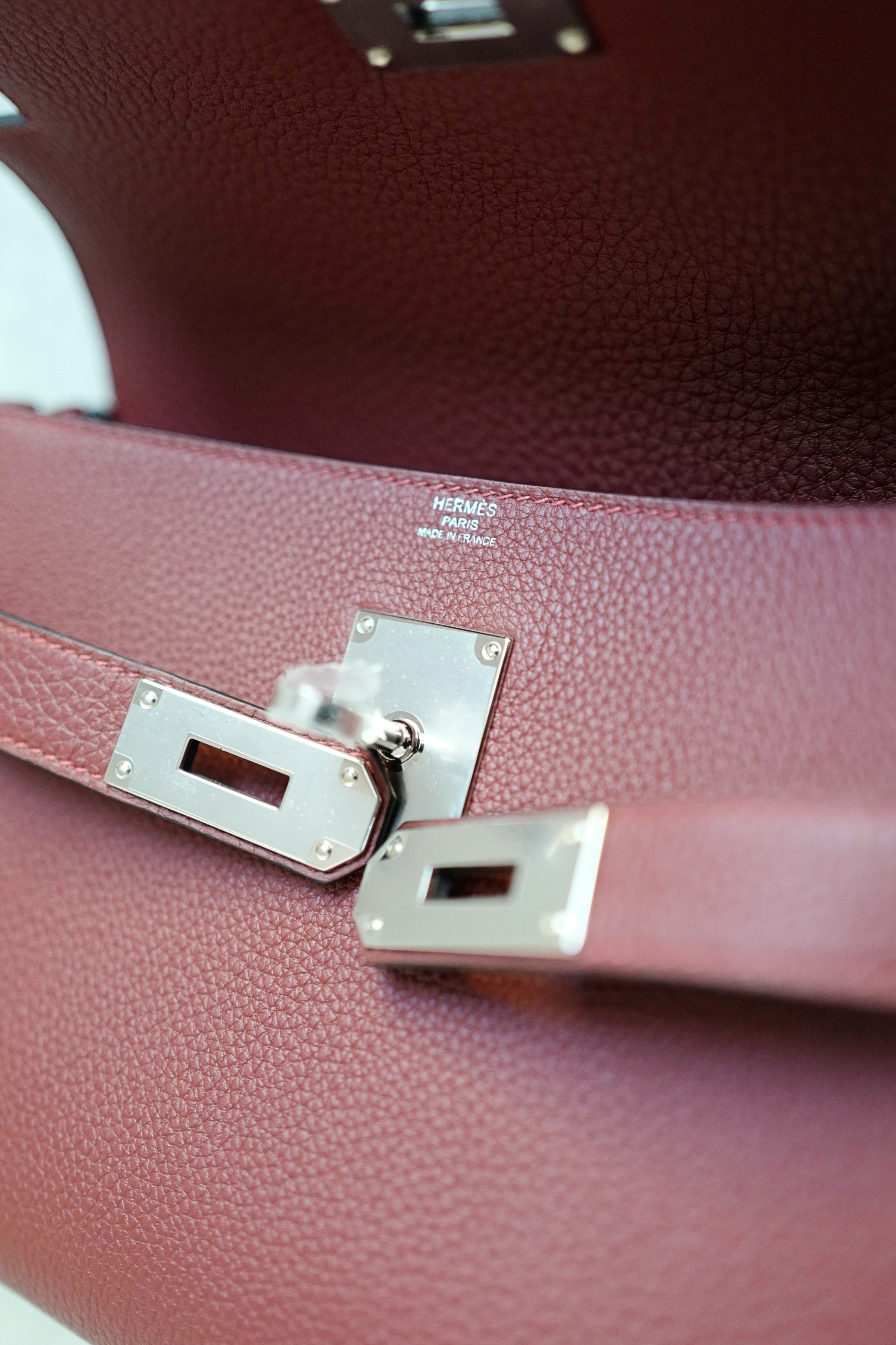 BNIB Hermès Kelly Messenger PM Rouge H Togo Leather Bag with Palladium Hardware