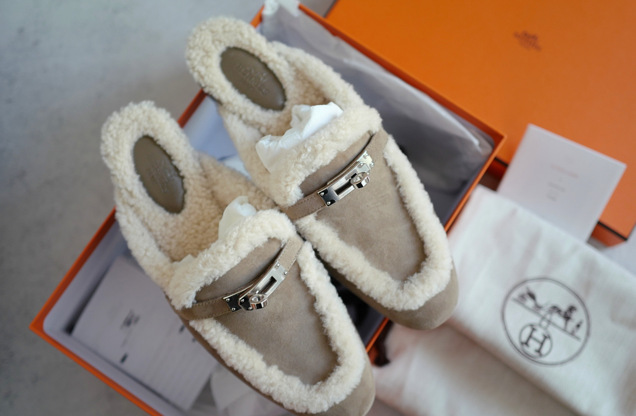 Hermès Oz Mule Etoupe/Ecru Suede Goatskin & Shearling with Palladium Kelly Buckle Size 38