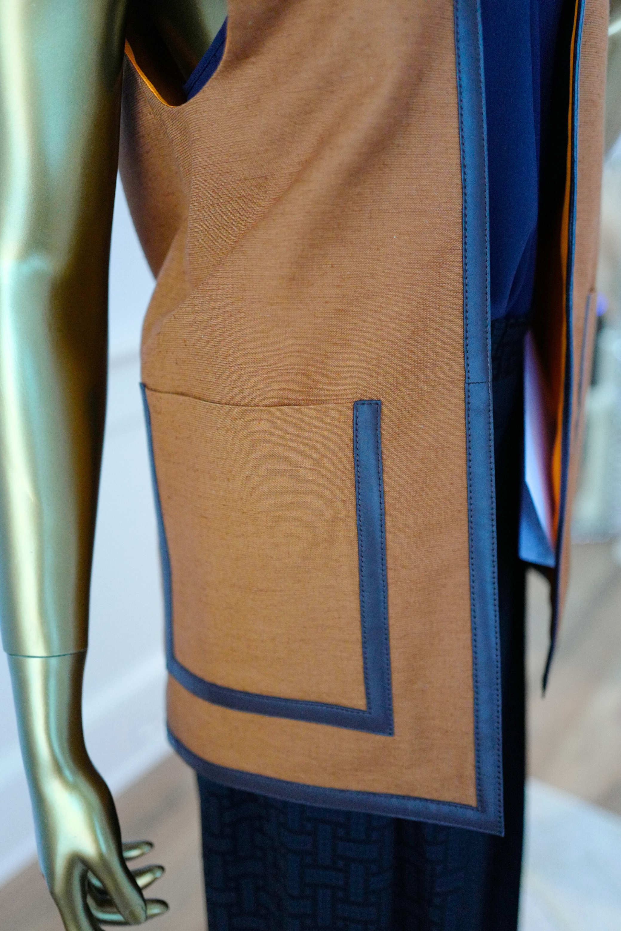 Hermès Women’s Limited Re-edition Outdoor Jacket Reversible Marron Muscade Silk Shantung Size 36 with Nappa Lambskin Trim