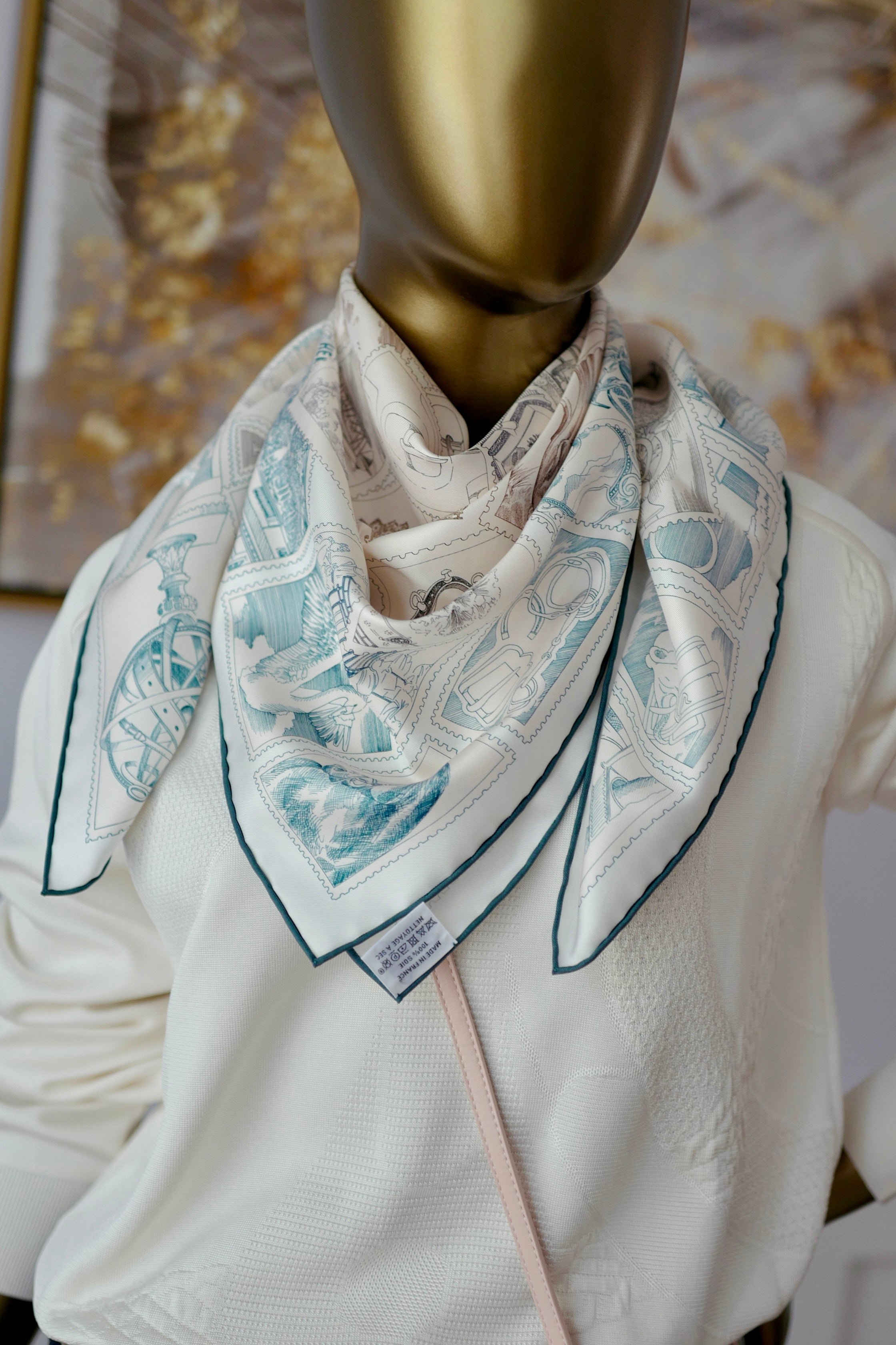 NEW Hermes Le Philateliste du Faubourg silk scarf 90 rose pâle / gris / blanc
