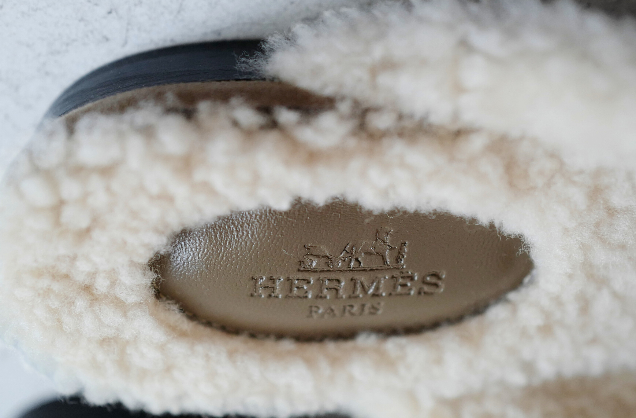 Hermès Oz Mule Etoupe/Ecru Suede Goatskin & Shearling with Palladium Kelly Buckle Size 38