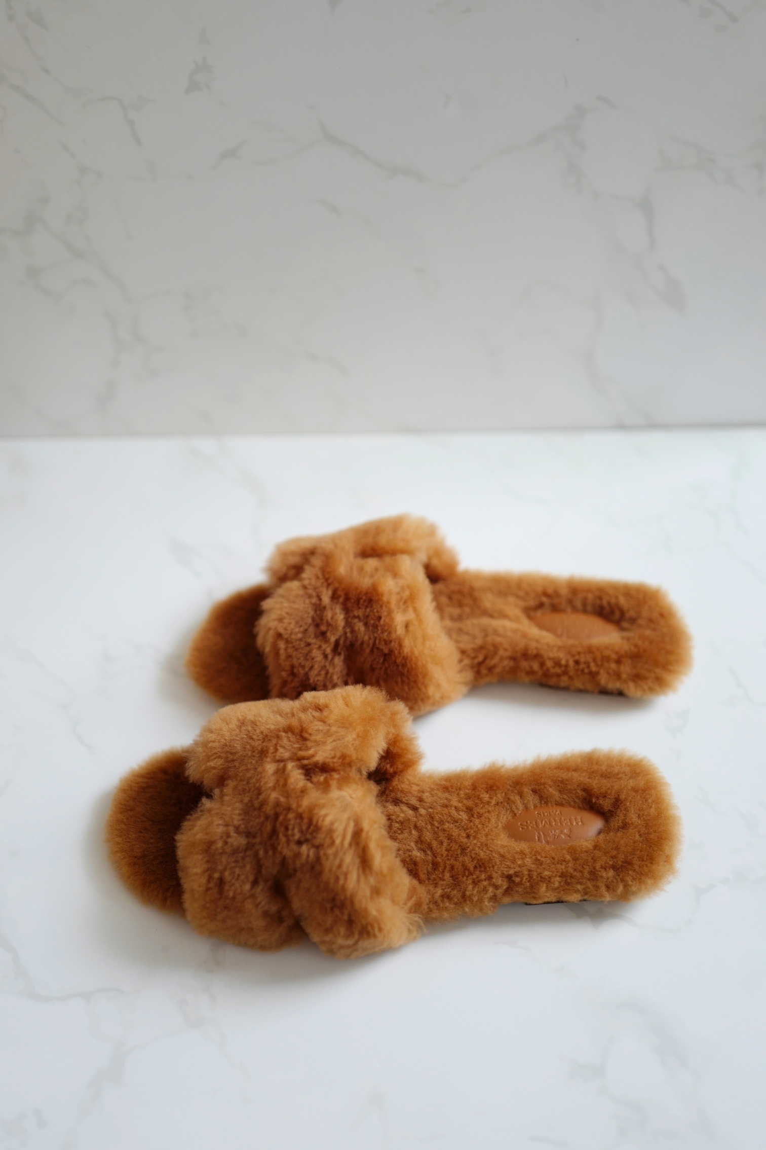 New Hermès Oran Sandal in Sheep Fur Naturel  Size 39