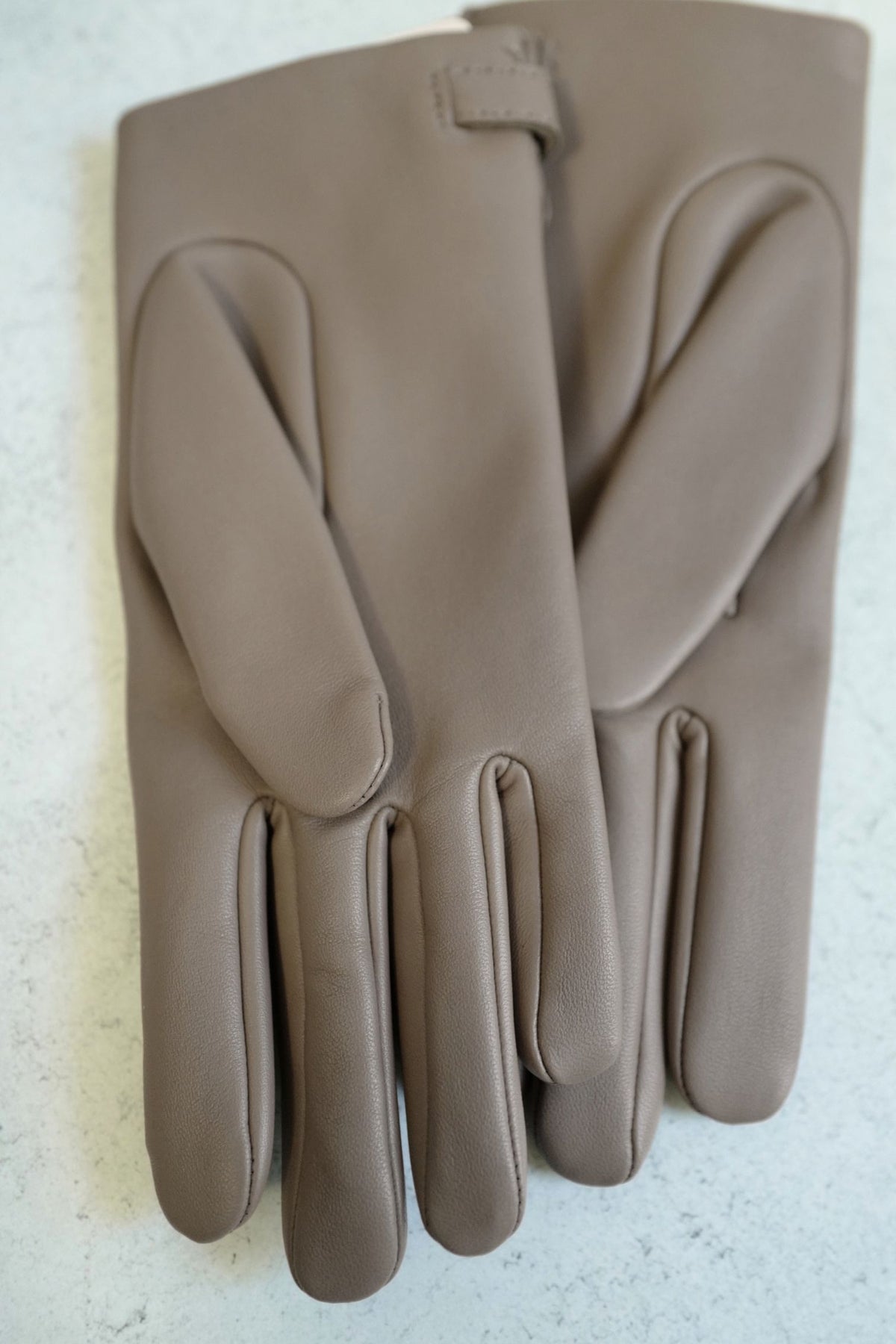 Hermès Hommage Gloves Lambskin Leather with Silk Lining Etoupe Size 70