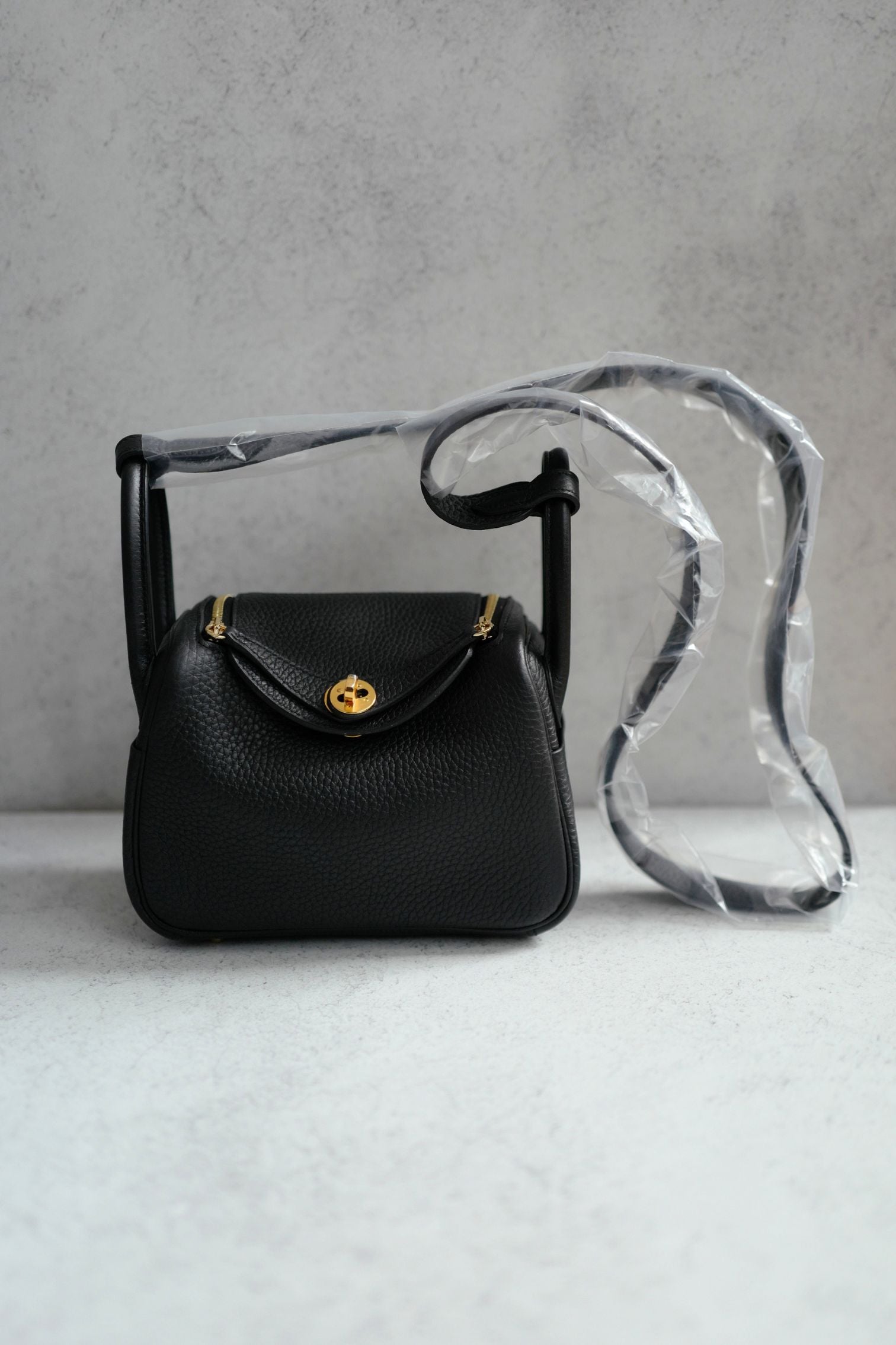 Brand New Hermès Mini Lindy Black Noir Clemence Gold Hardware U 2023