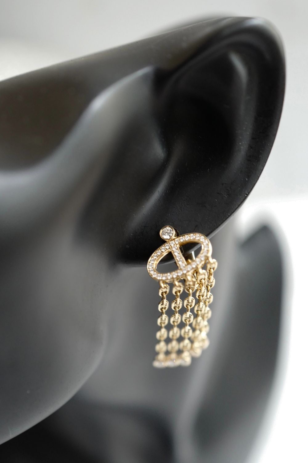 BNIB Hermes Calypso dangling earrings dia yg 18K Sans