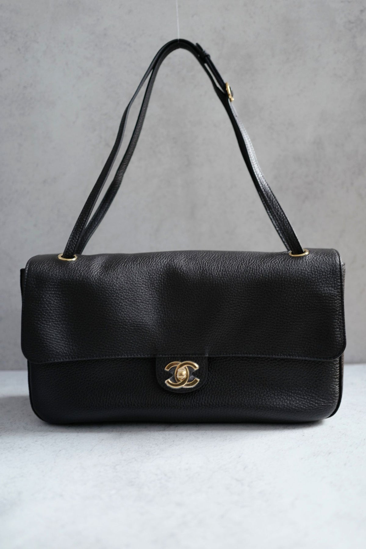 NEW Chanel 26S Maxi 32 Flapbag Black Grained Calfskin Gold Hardware