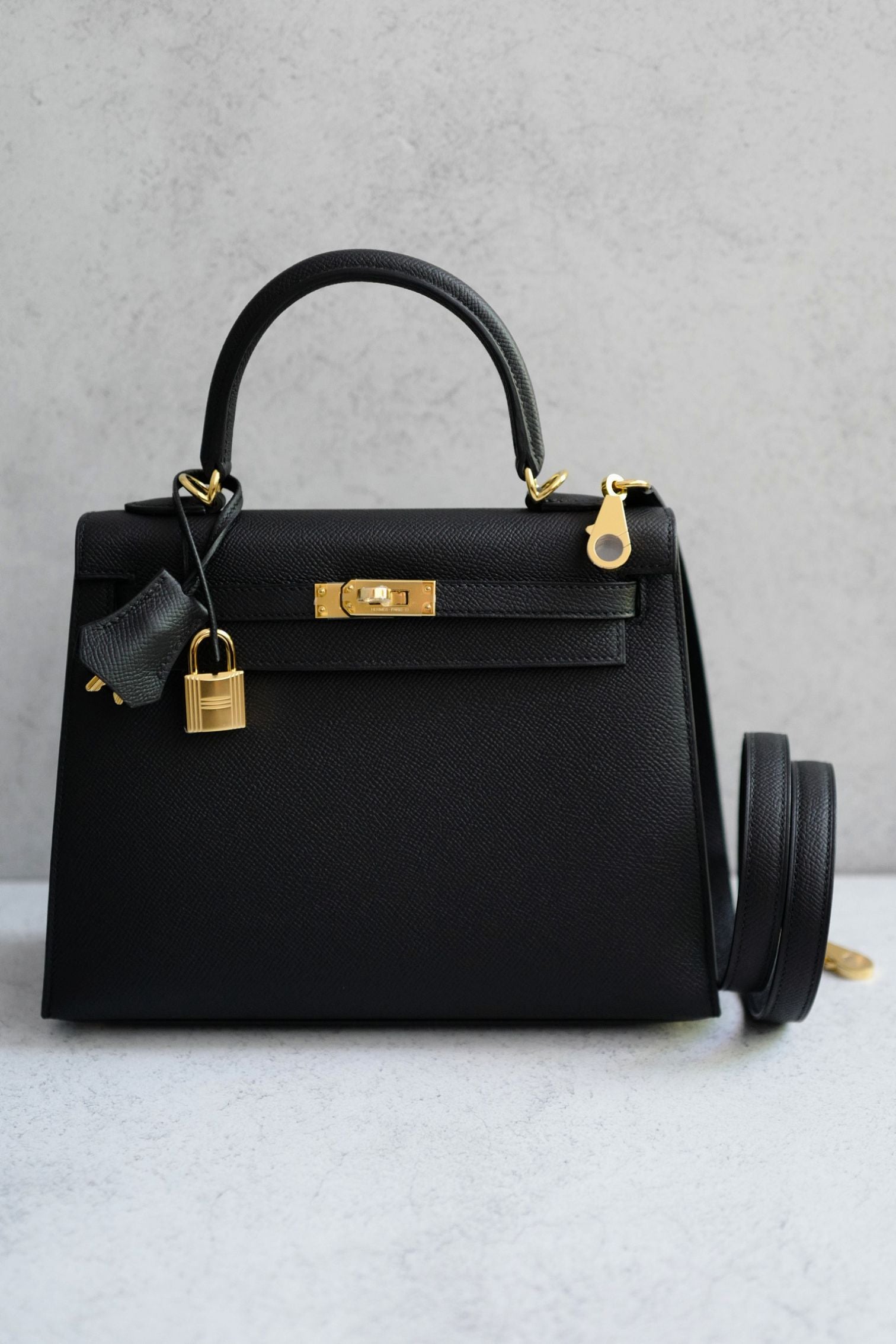 Hermès Kelly 25 Black Epsom Sellier Gold Hardware G Stamp 2026