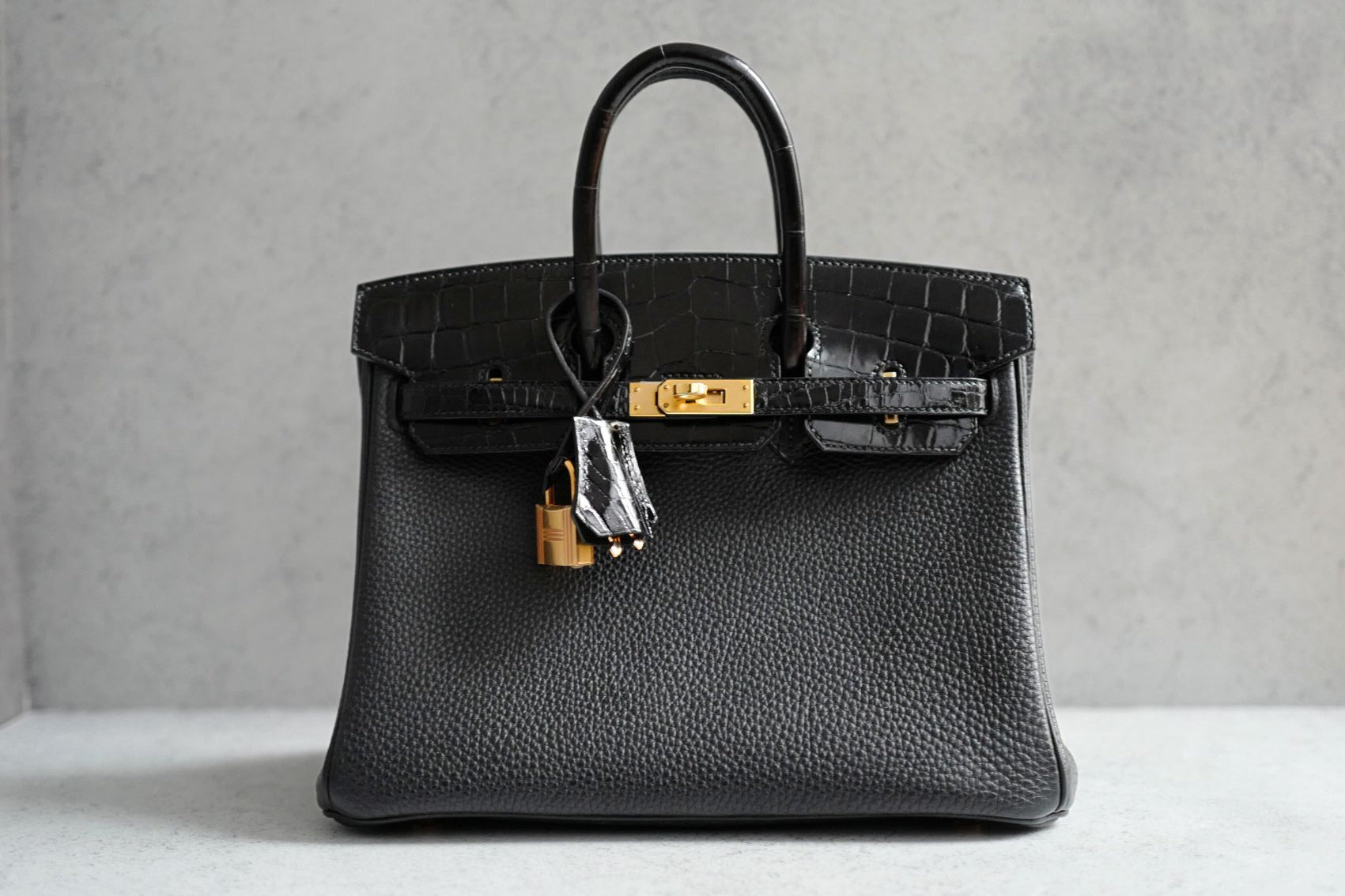 Hermes Birkin 25 touch shiny niloticus in noir/black gold hw Complete with Receipt