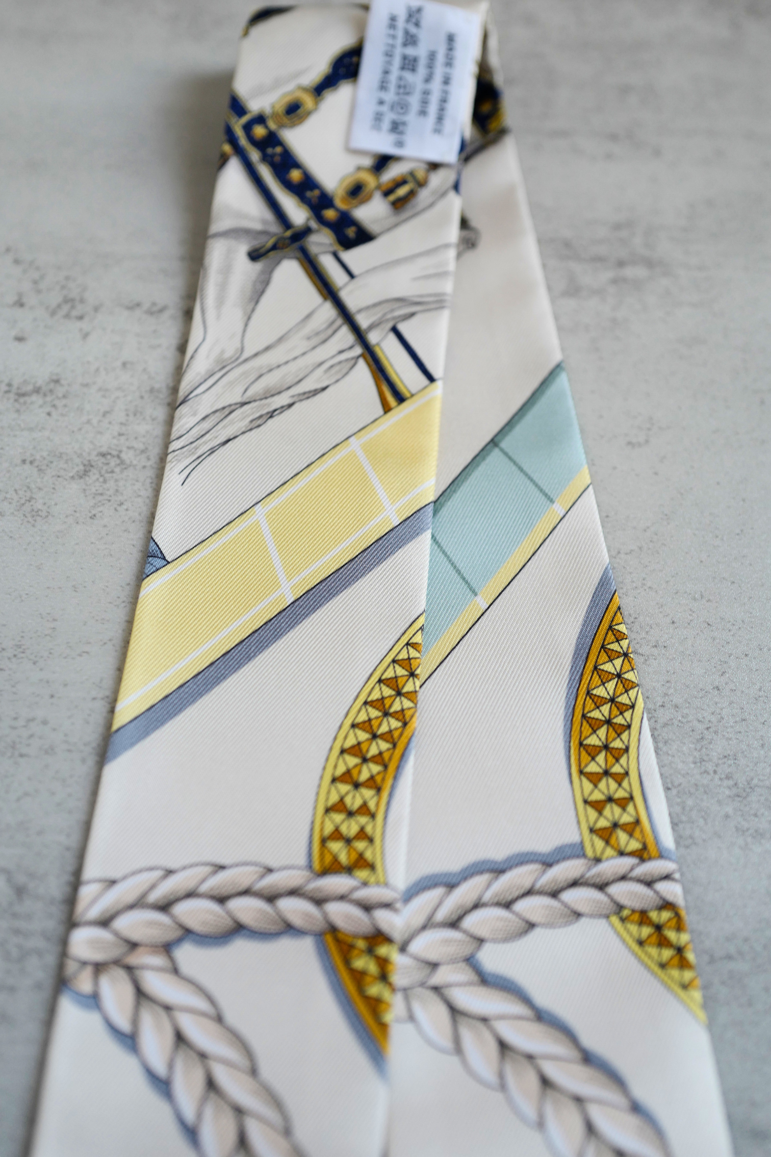 Hermès Twilly Grand Apparat Scarf Ivoire Marine Rose 100% Silk Twill