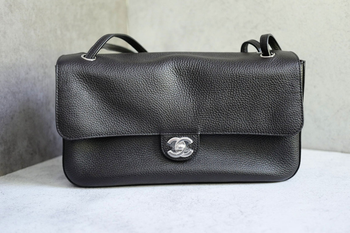 NEW Chanel 26S Maxi 32 Flapbag Black Grained Calfskin Silver Hardware