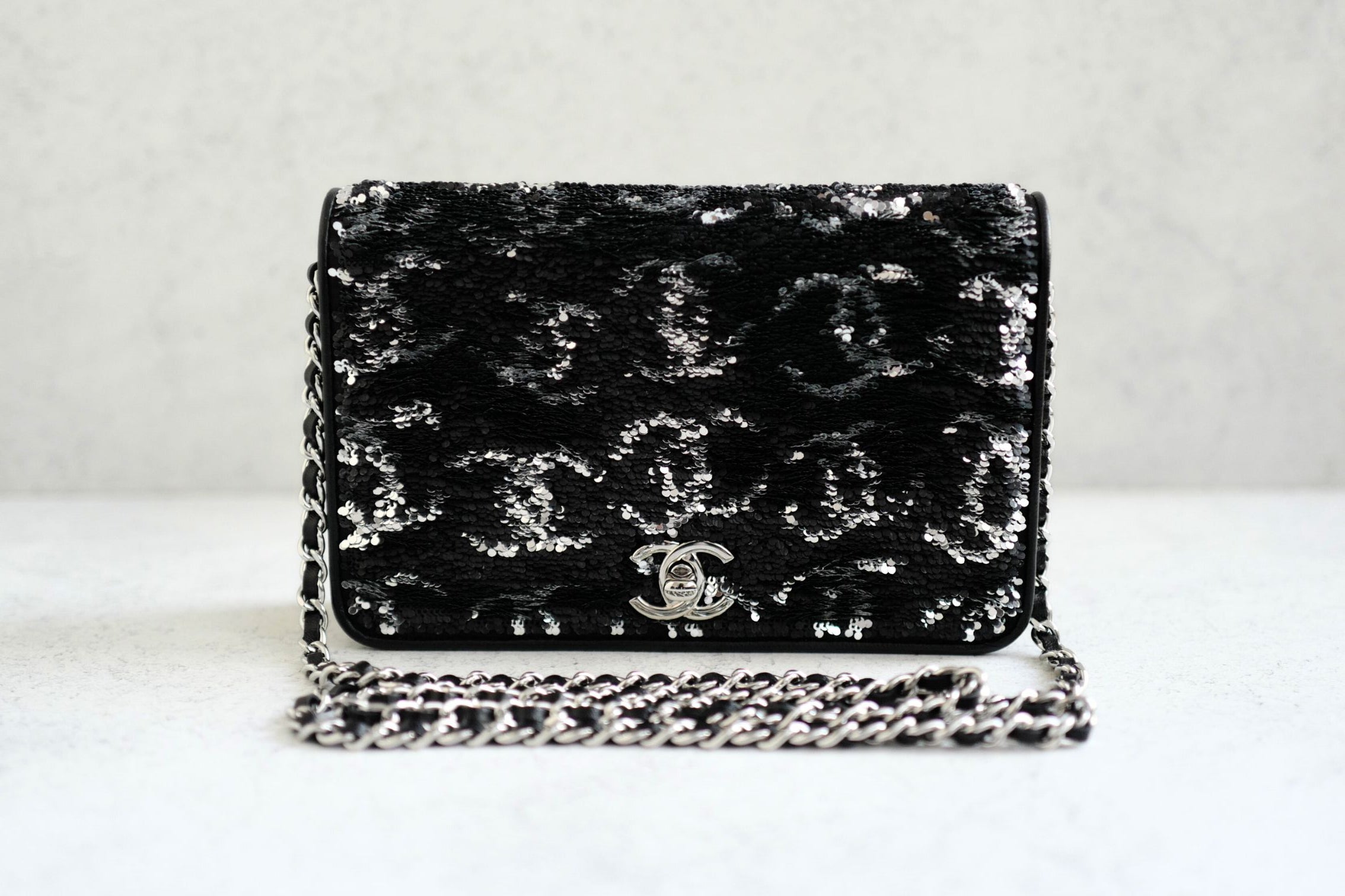 New 23K Chanel Classic Reversible Sequin CC Wallet On Chain Handbag