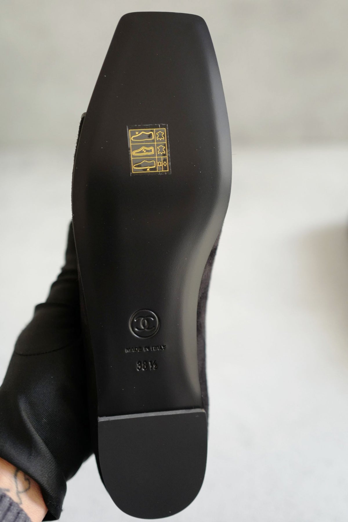 NEW Chanel 26K Flat Shoes Mary Jane Black White Suede Goat &Calfskin Size 38.5