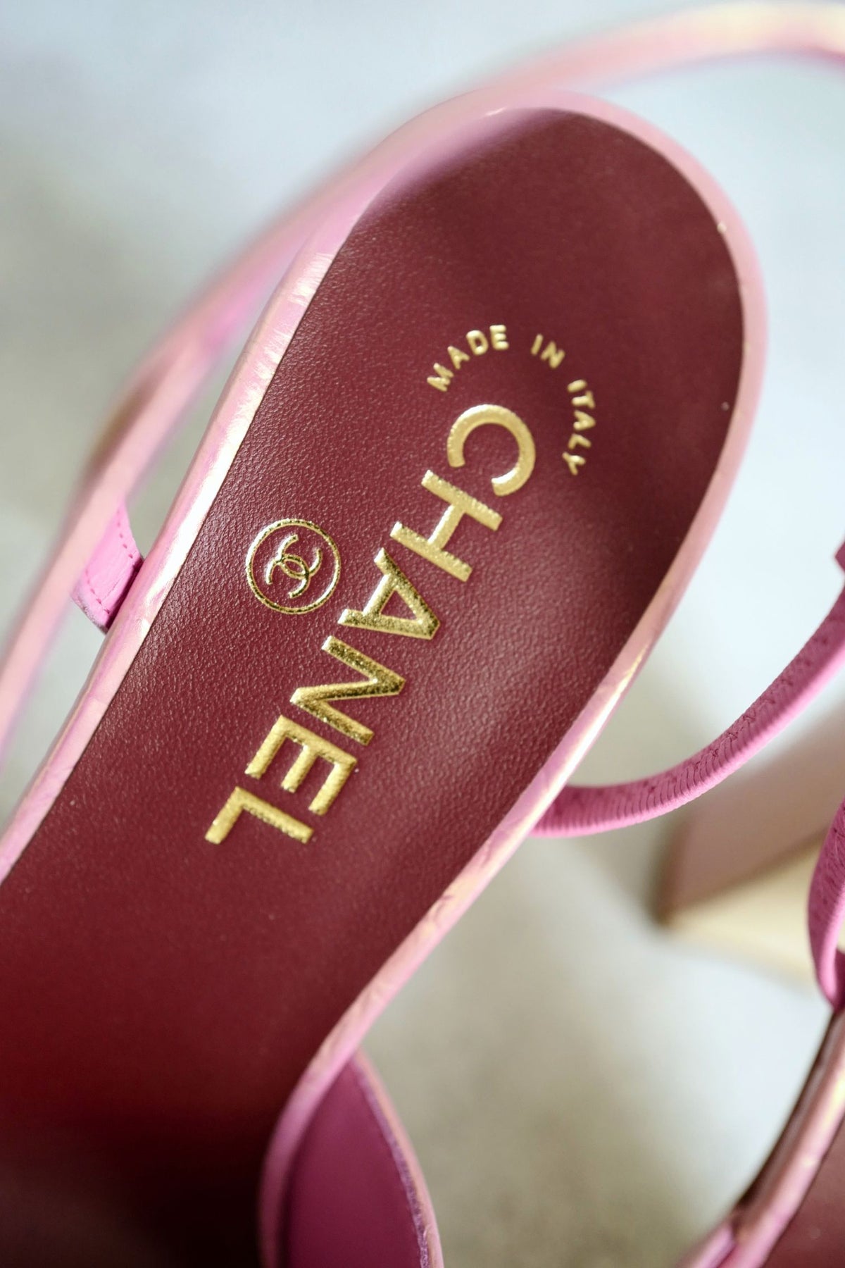 Chanel 26K Matthieu Blazy's Sling Backs Croc Embossed Calfskin Pink Size 38