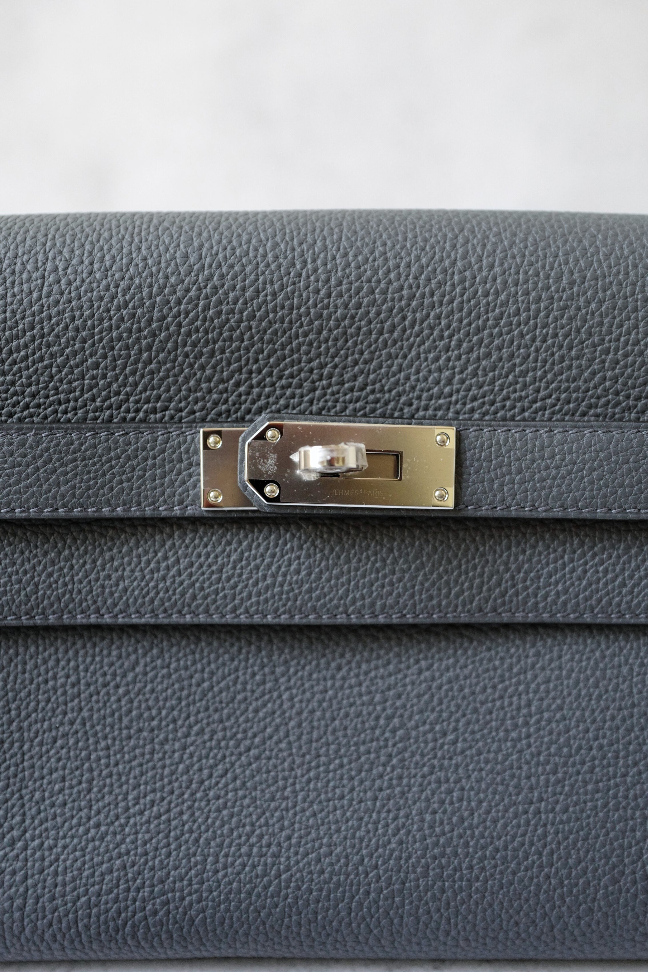 BNIB Hermès Kelly Messenger PM Veau Togo Bag Gris Misty Palladium Hardware