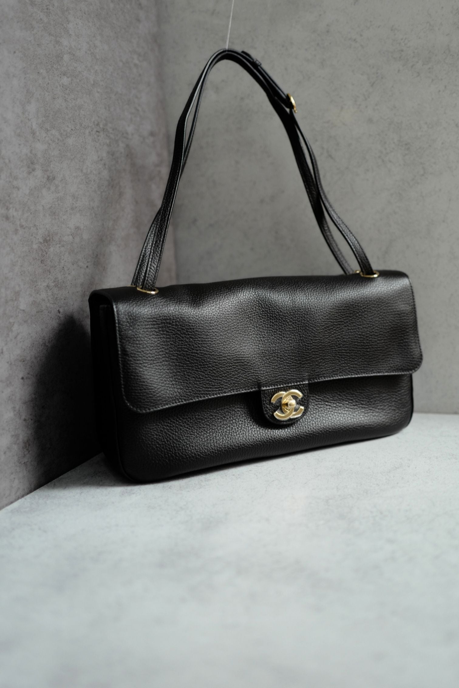 Chanel 26S Maxi 32 Flapbag "Matthieu Blazy" Black Grained Calfskin Gold Hardware