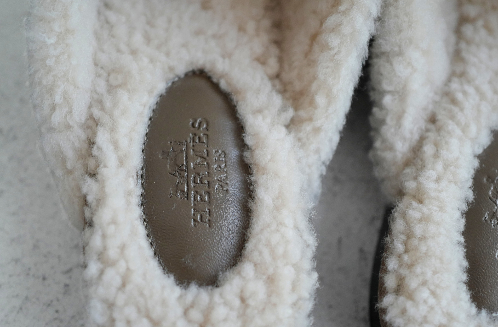 Hermès Oz Mule Etoupe/Ecru Suede Goatskin & Shearling with Palladium Kelly Buckle Size 38