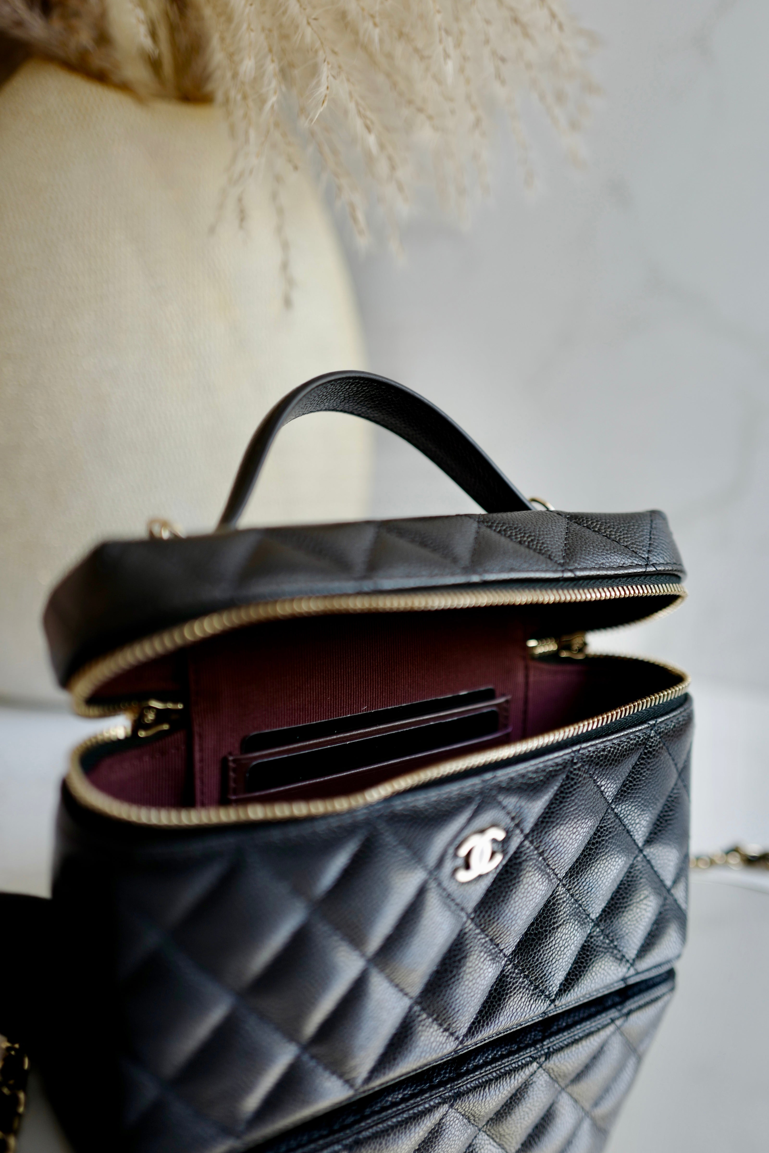 NEW Chanel Spring-Summer 2025 25P Long Chain Vanity Case L19 – Black Caviar GHW