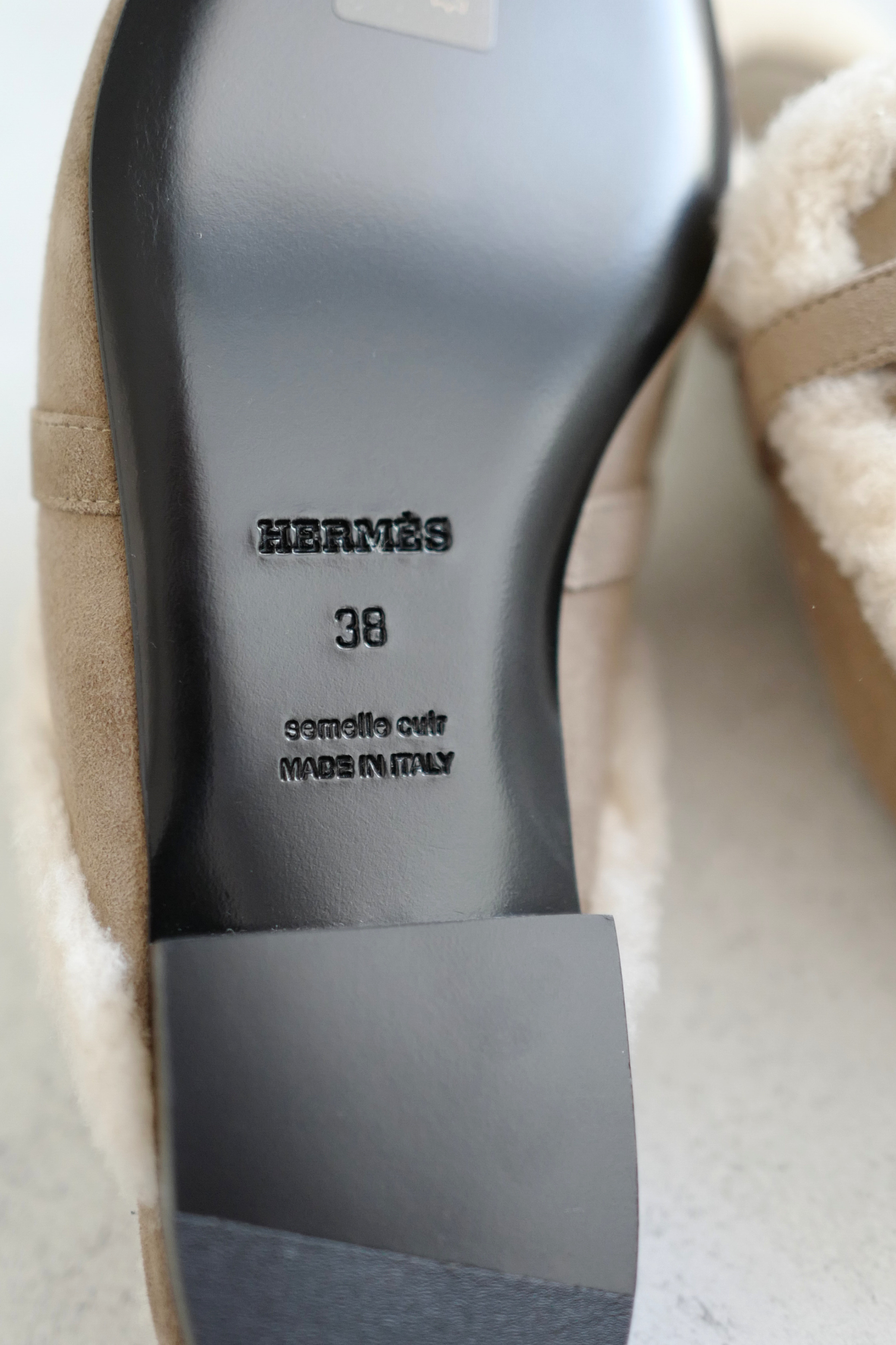 Hermès Oz Mule Etoupe/Ecru Suede Goatskin & Shearling with Palladium Kelly Buckle Size 38