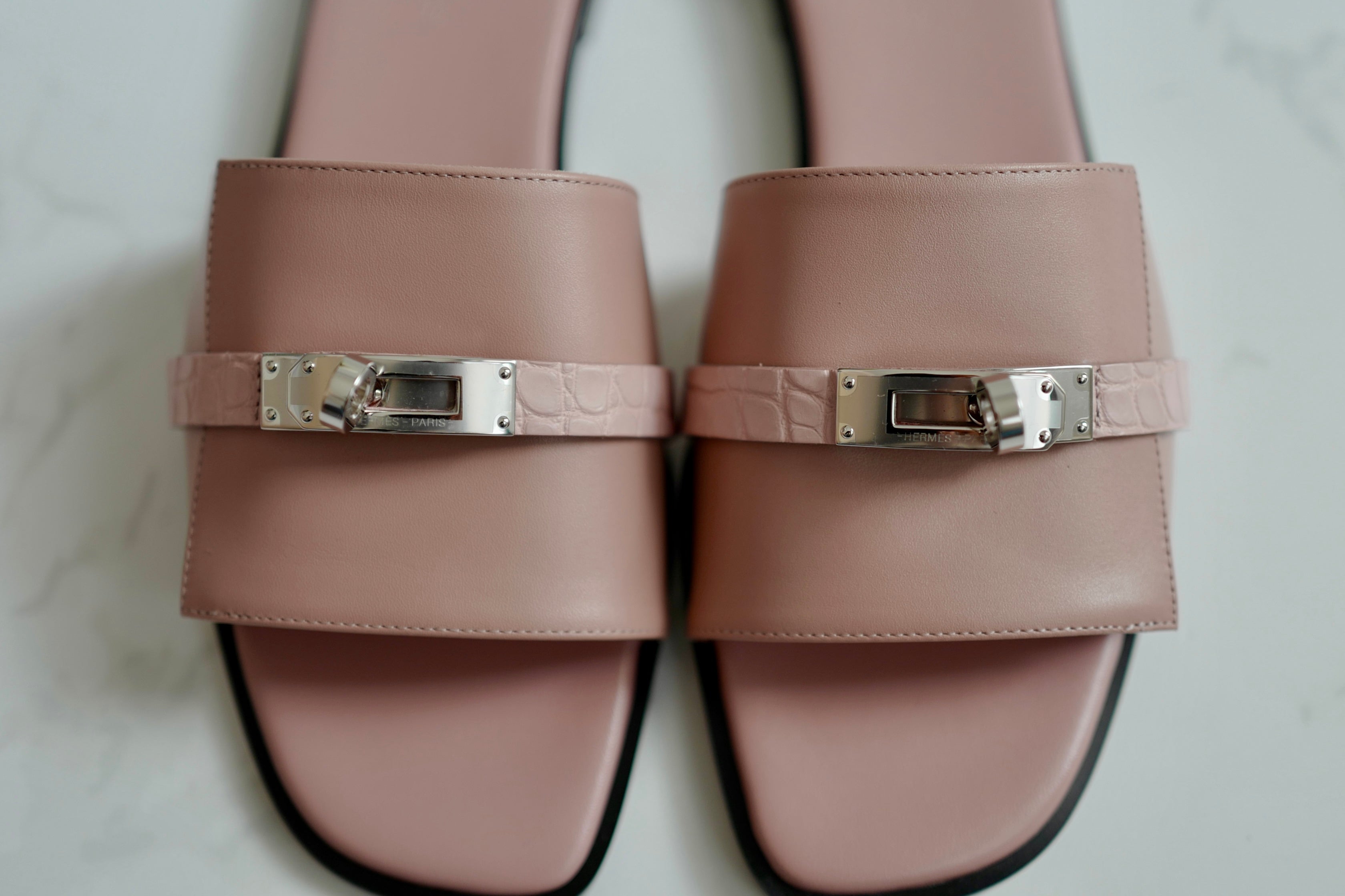 Brand New Hermès Giulia Sandal in Veau/Alli Mat Rose Aquarelle size 38.5