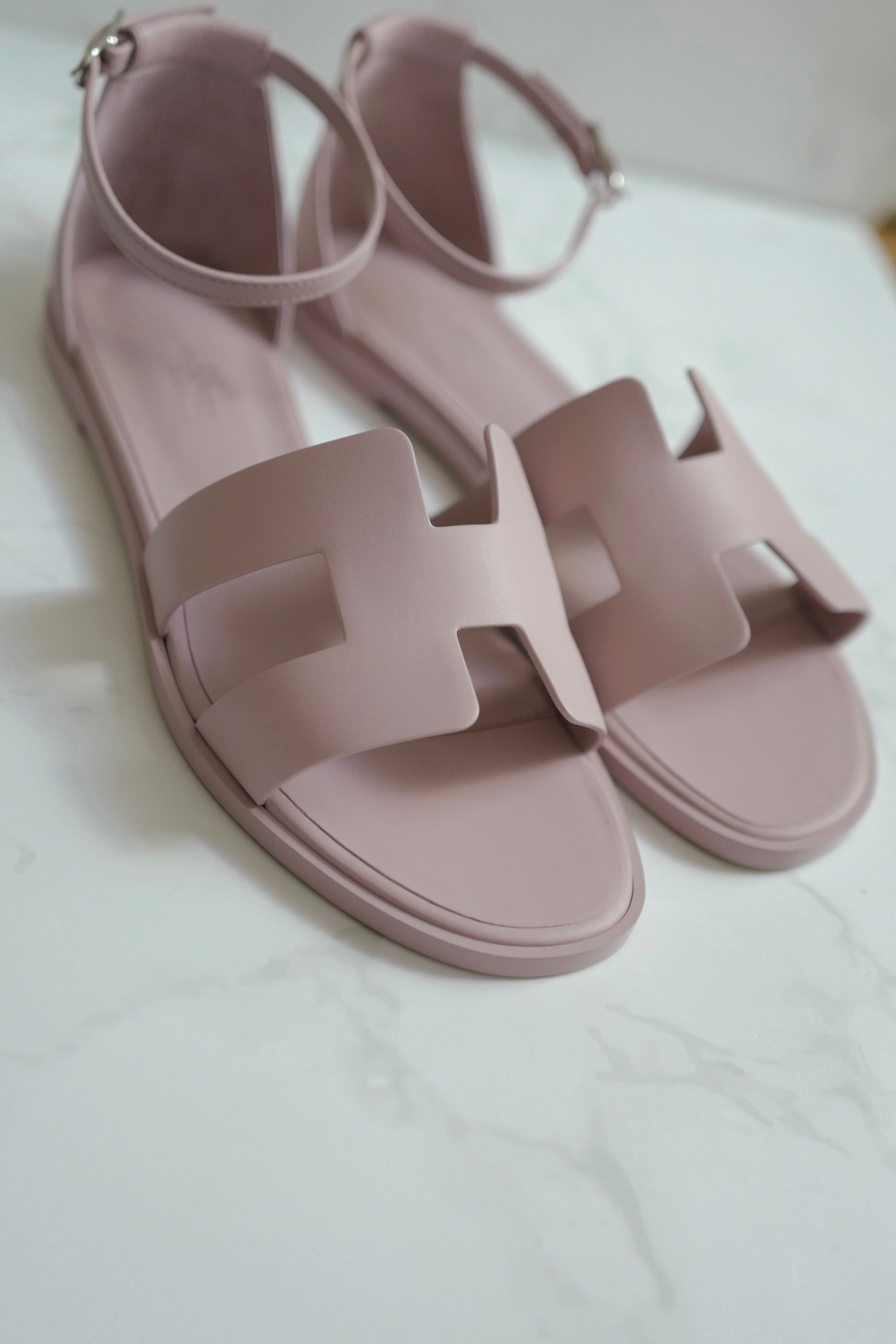 BNIB Hermes Santorini Sandal In rose cancan Size 39