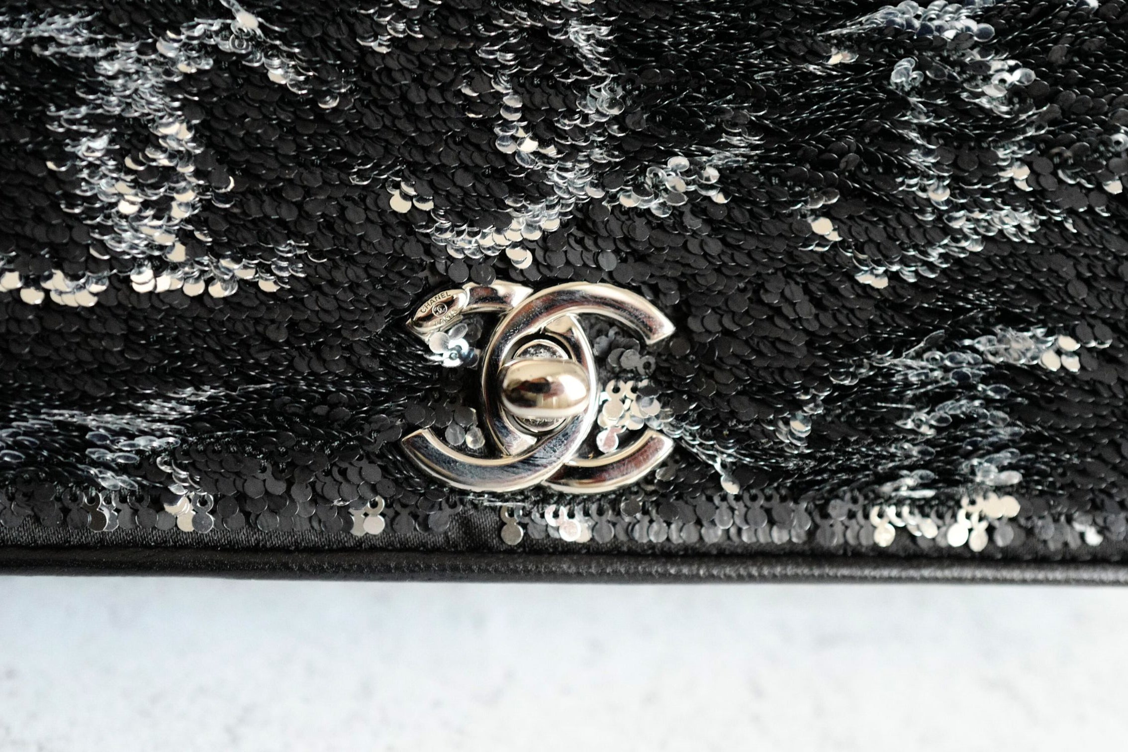 New 23K Chanel Classic Reversible Sequin CC Wallet On Chain Handbag