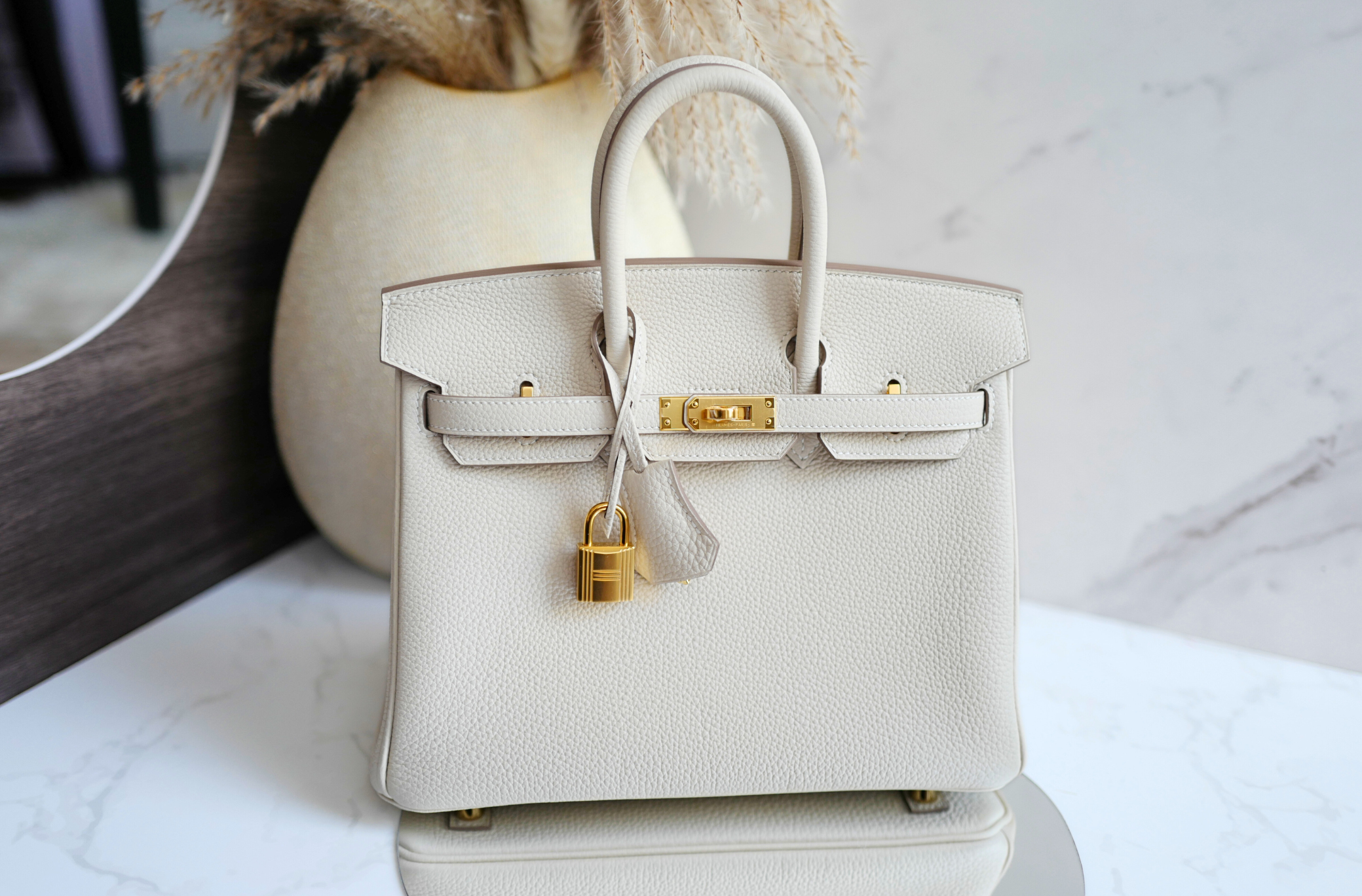 BNIB Hermès Birkin 25 Bag Craie Togo Leather with Gold Hardware