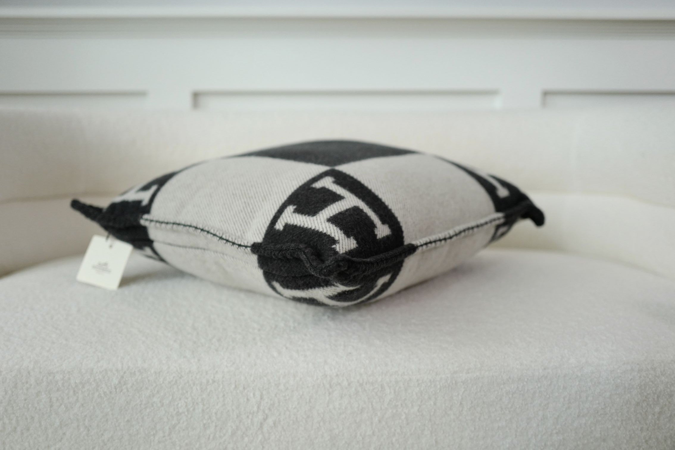NEW Hermes Avalon Pillow Small Model Ecru Gris Fonce Jacquard Wool Cashmere