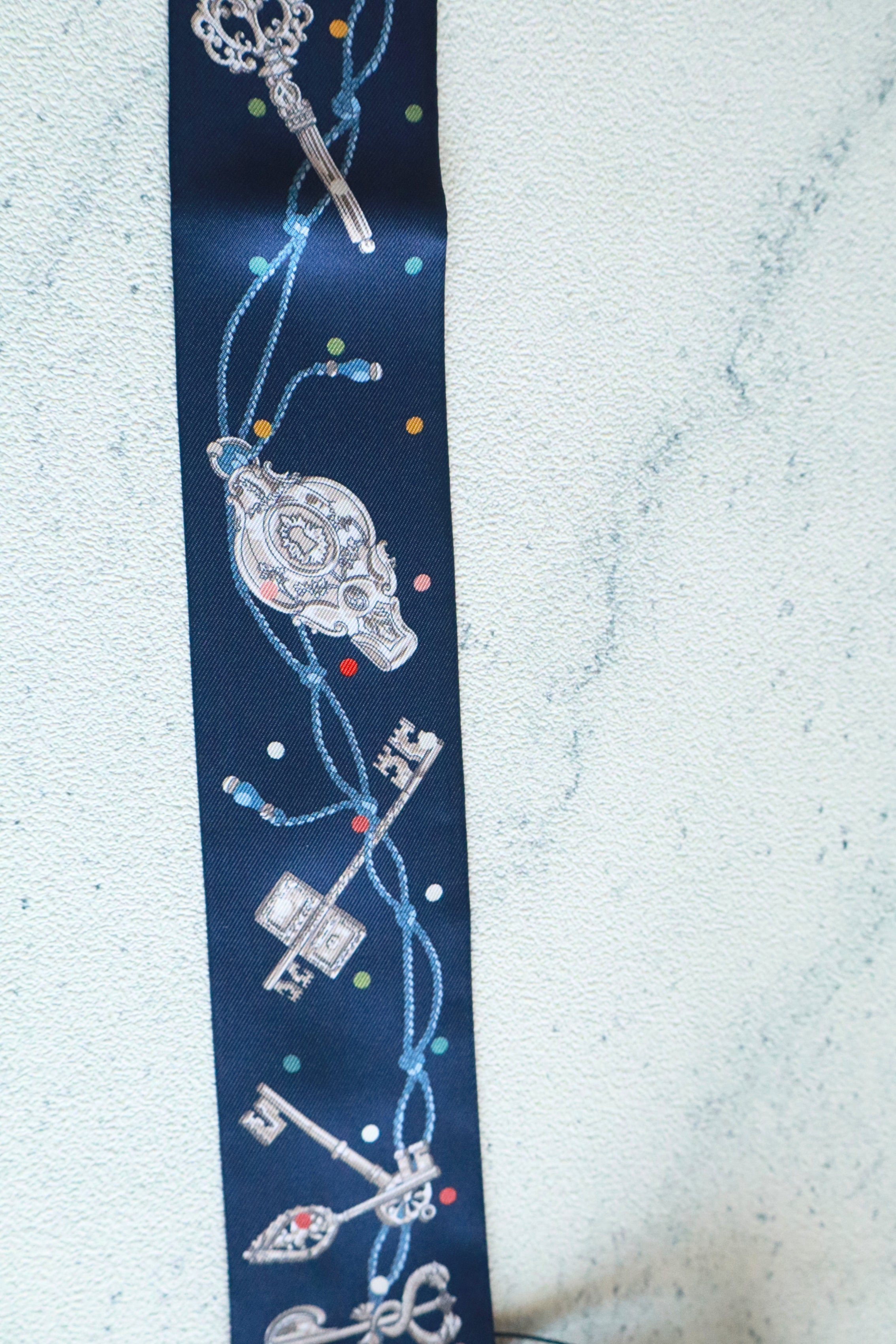 Hermes Twilly Les Cles a Pois Leather Fringes Bleu Marine/Gris Argent/Multicolor