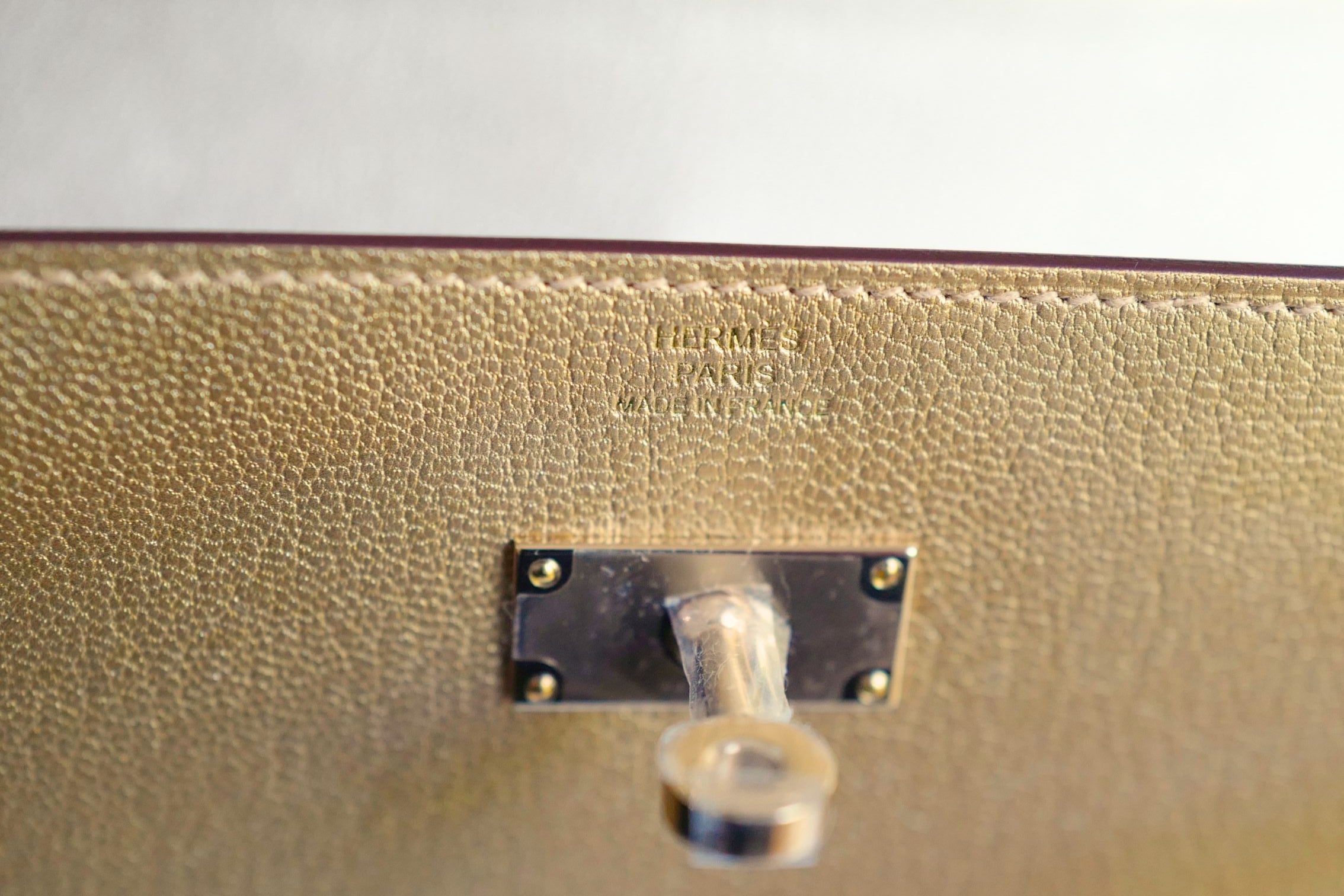 Hermès Kelly Classique To Go Wallet Gold Chamkilight Permabrass Hardware G Stamp