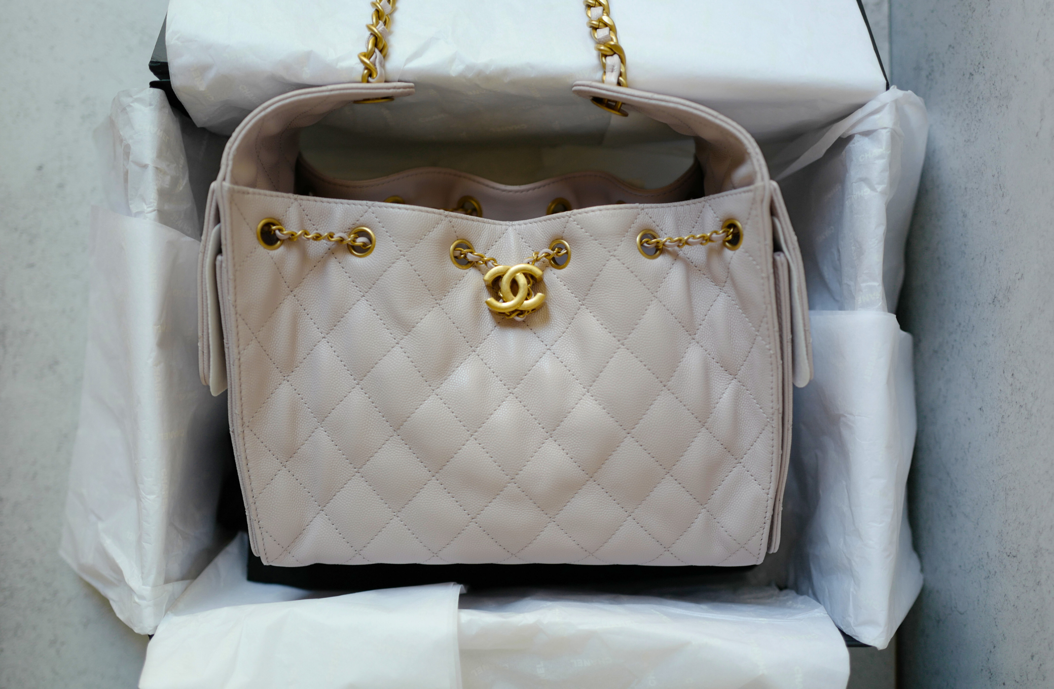 BNIB Chanel 25K Small Hobo Bag Light Pink Grained Calfskin with Gold Hardware