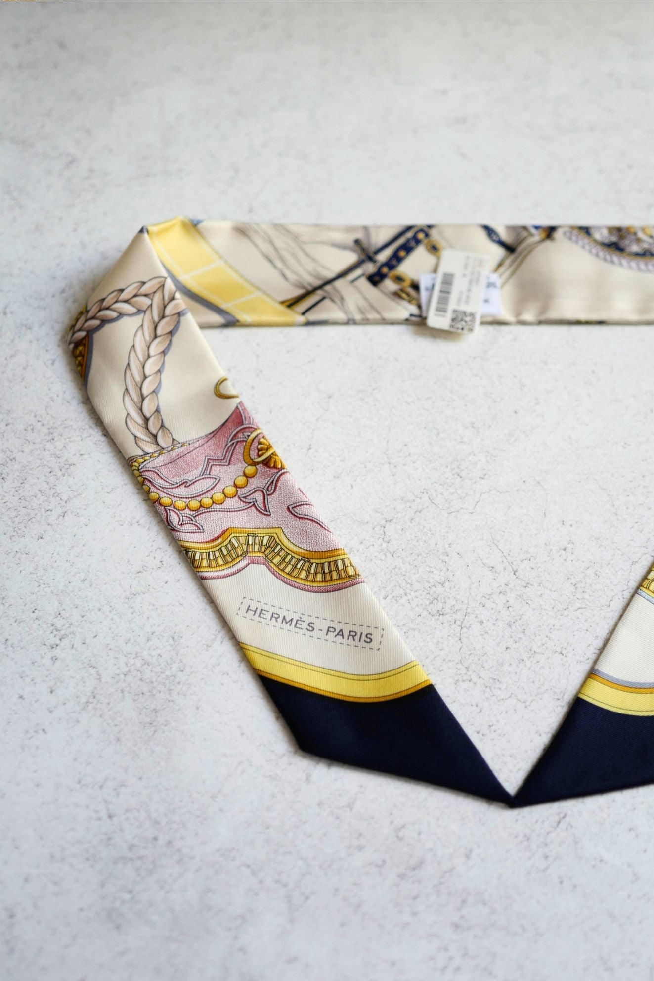 Hermès Twilly Grand Apparat Scarf Ivoire Marine Rose 100% Silk Twill