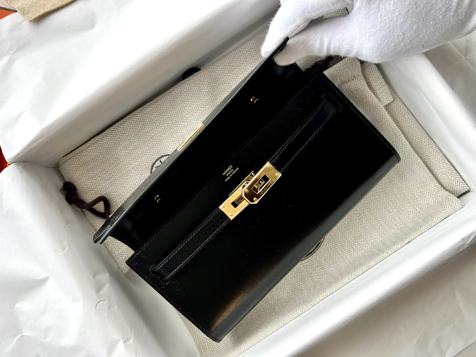 BNIB Hermes Sac Kelly To Go Rock Veau Box in Noir Black Gold HW Runway Limited