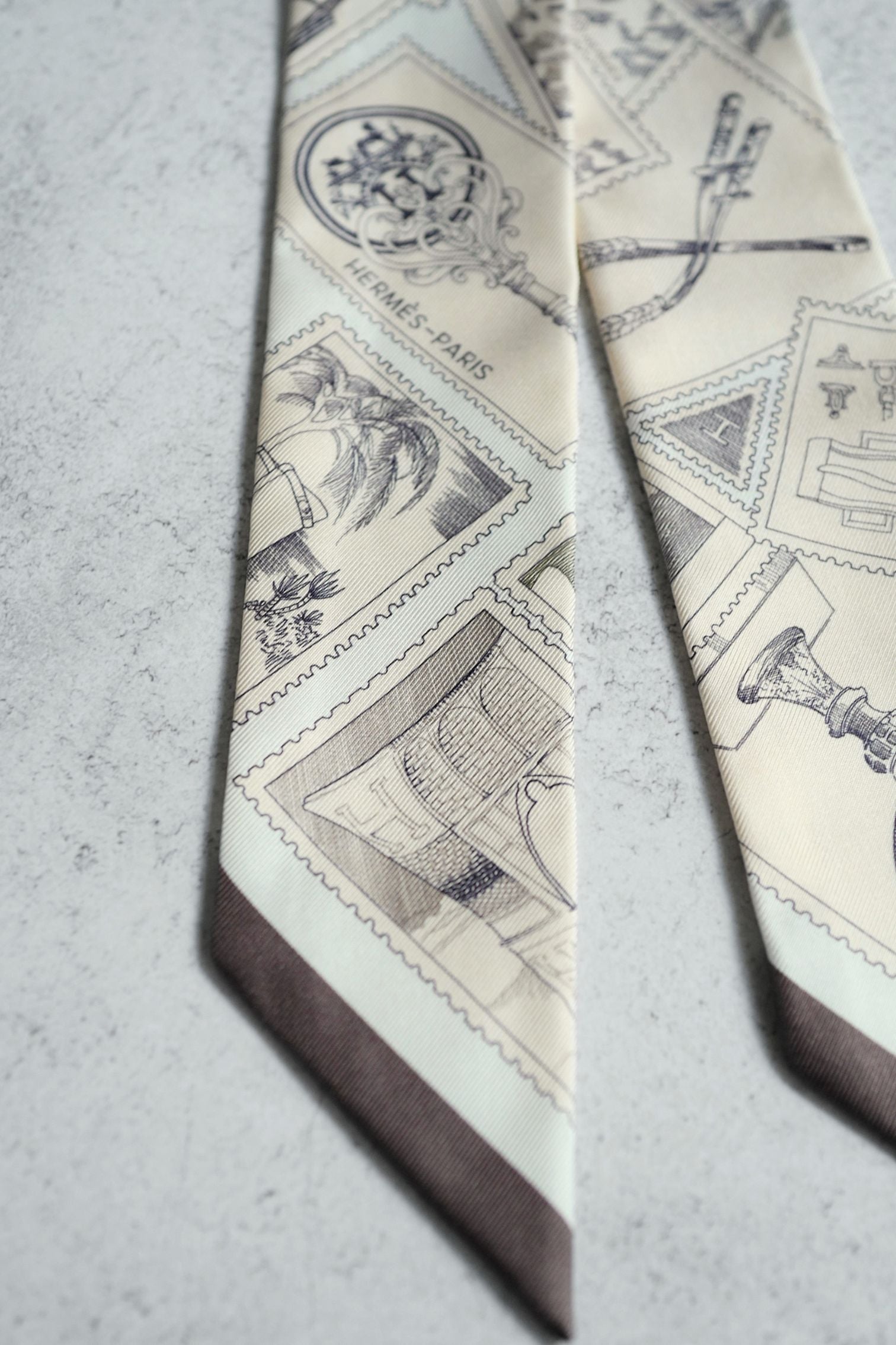 NEW Hermès Le Philateliste du Faubourg Twilly Parchemin / Graphite / Gris 100% Silk