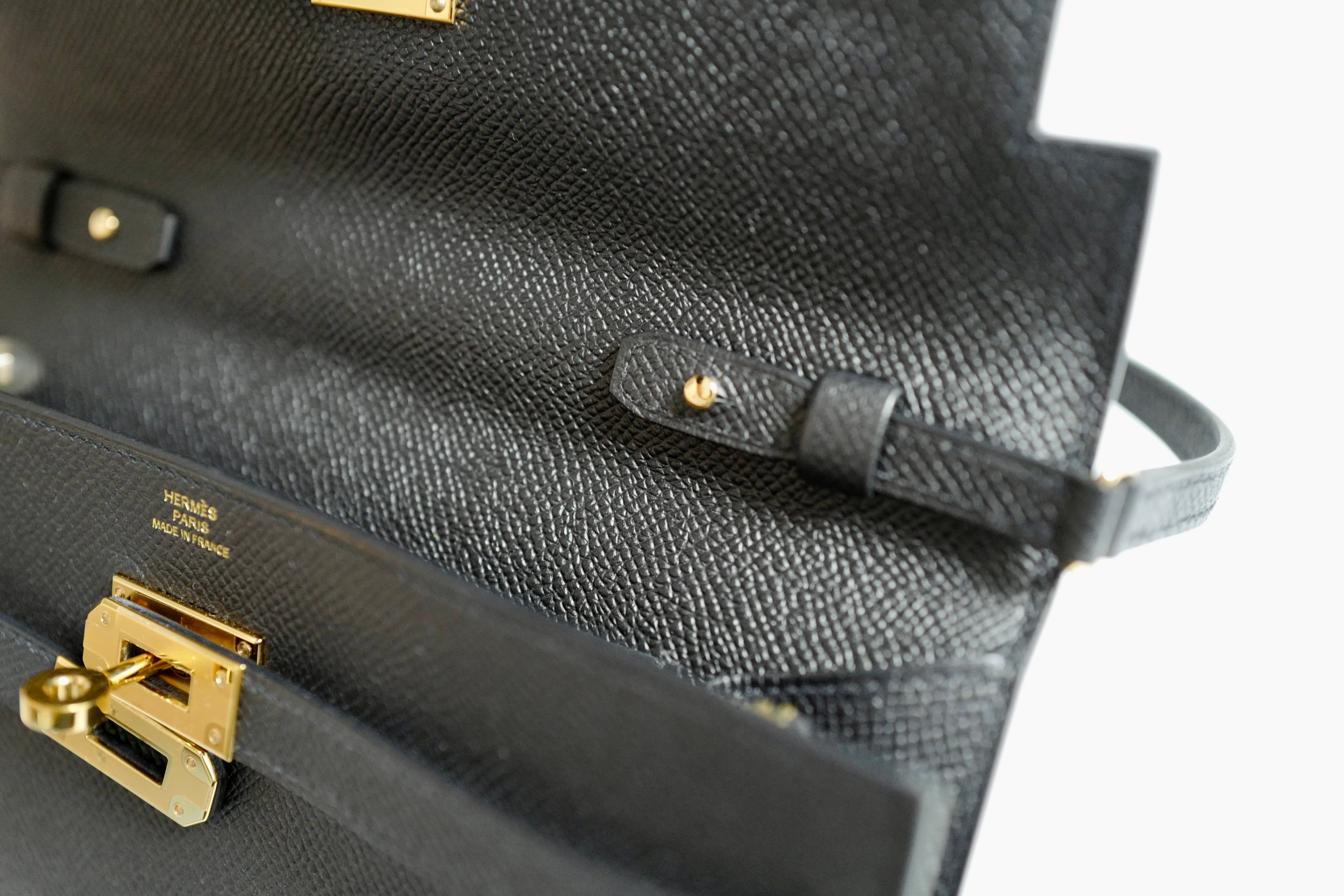 Hermes Sac Kelly To Go in Black Epsom Gold HW