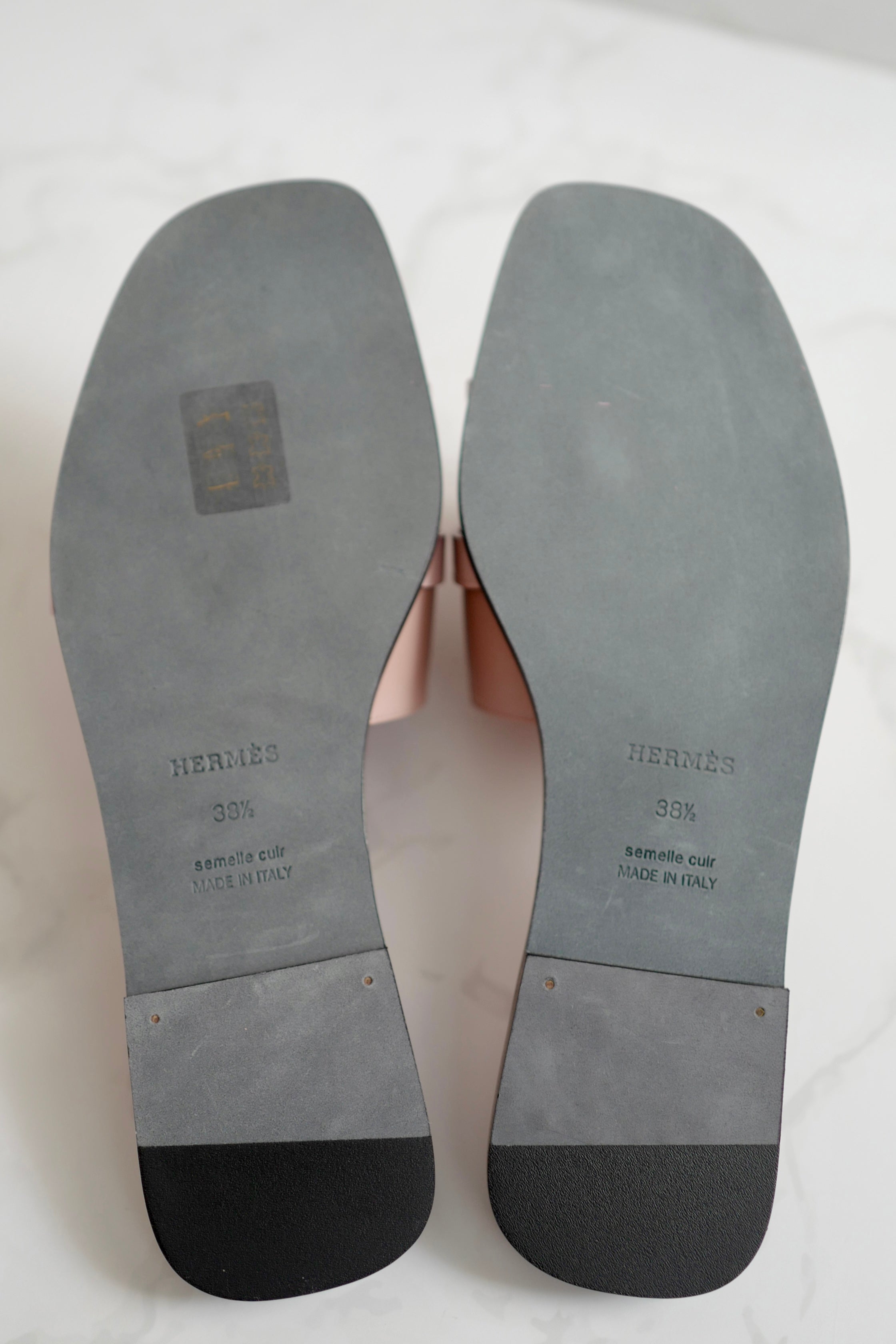 Brand New Hermès Giulia Sandal in Veau/Alli Mat Rose Aquarelle size 38.5