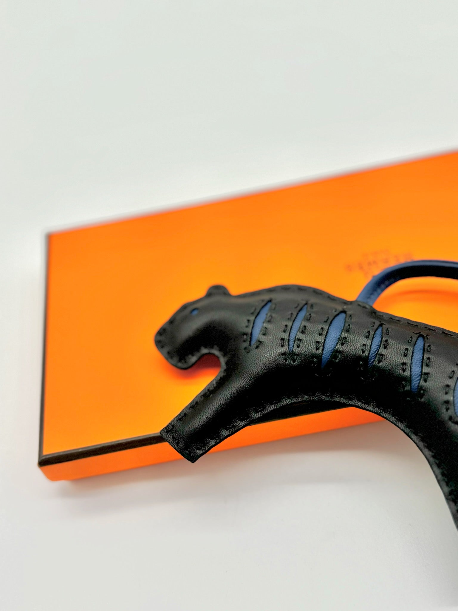 Hermes Charm Roo Roo Tiger noir/blue BNIB