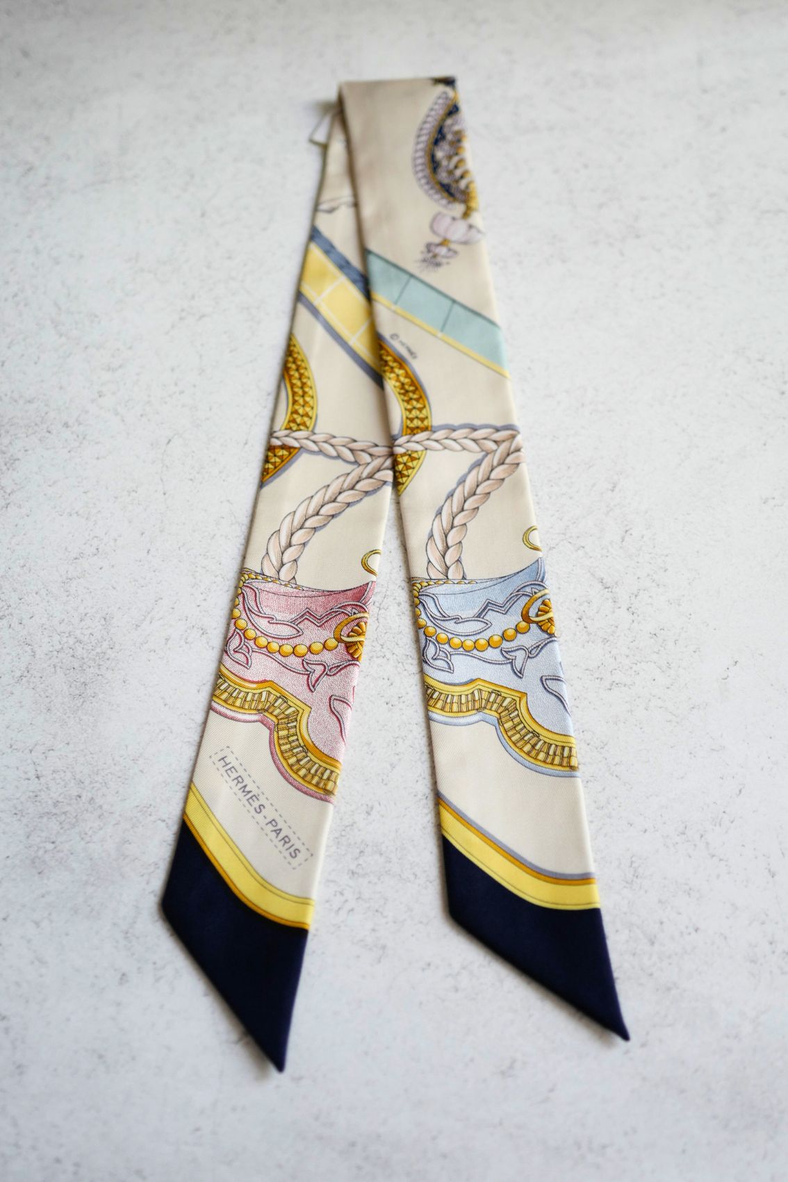 Hermès Twilly Grand Apparat Scarf Ivoire Marine Rose 100% Silk Twill