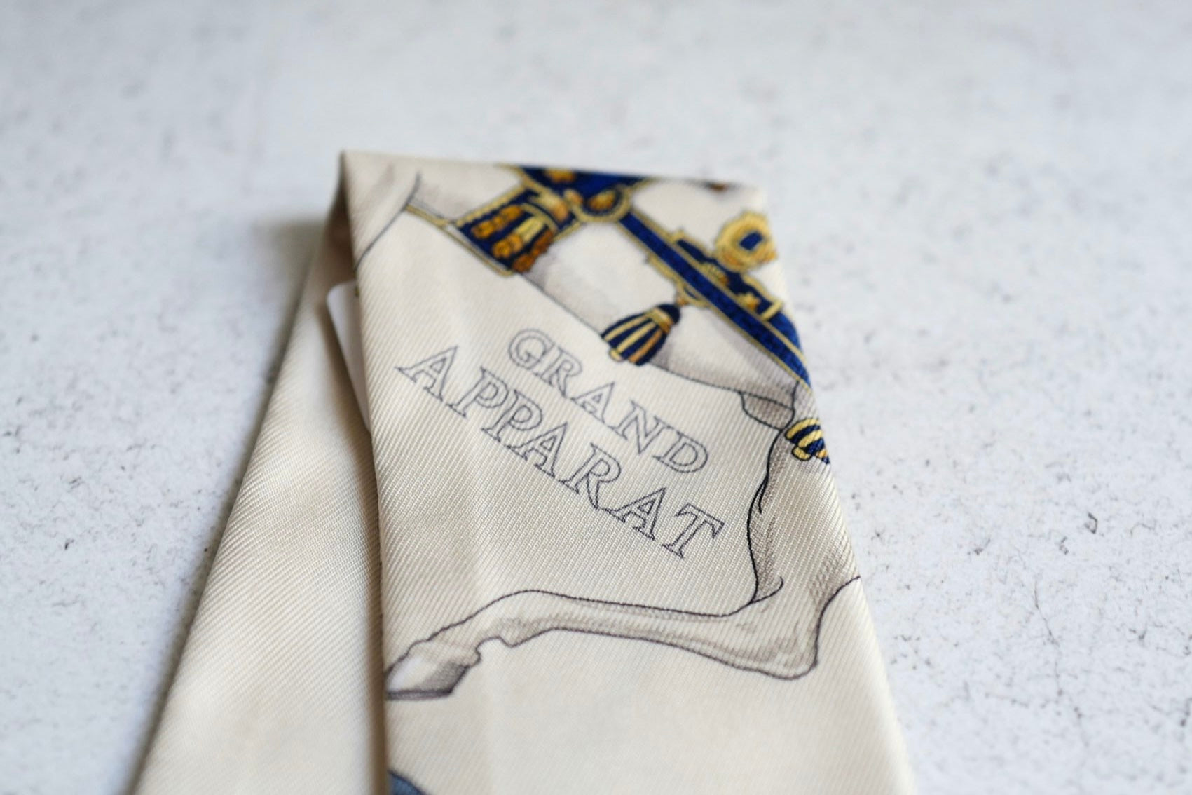 Hermès Twilly Grand Apparat Scarf Ivoire Marine Rose 100% Silk Twill