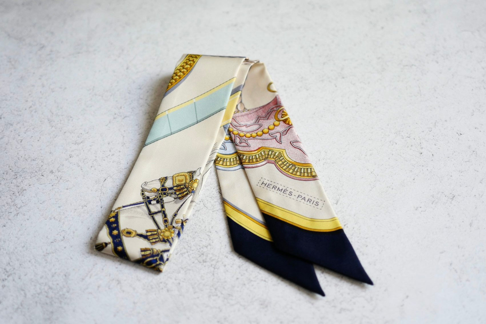 Hermès Twilly Grand Apparat Scarf Ivoire Marine Rose 100% Silk Twill