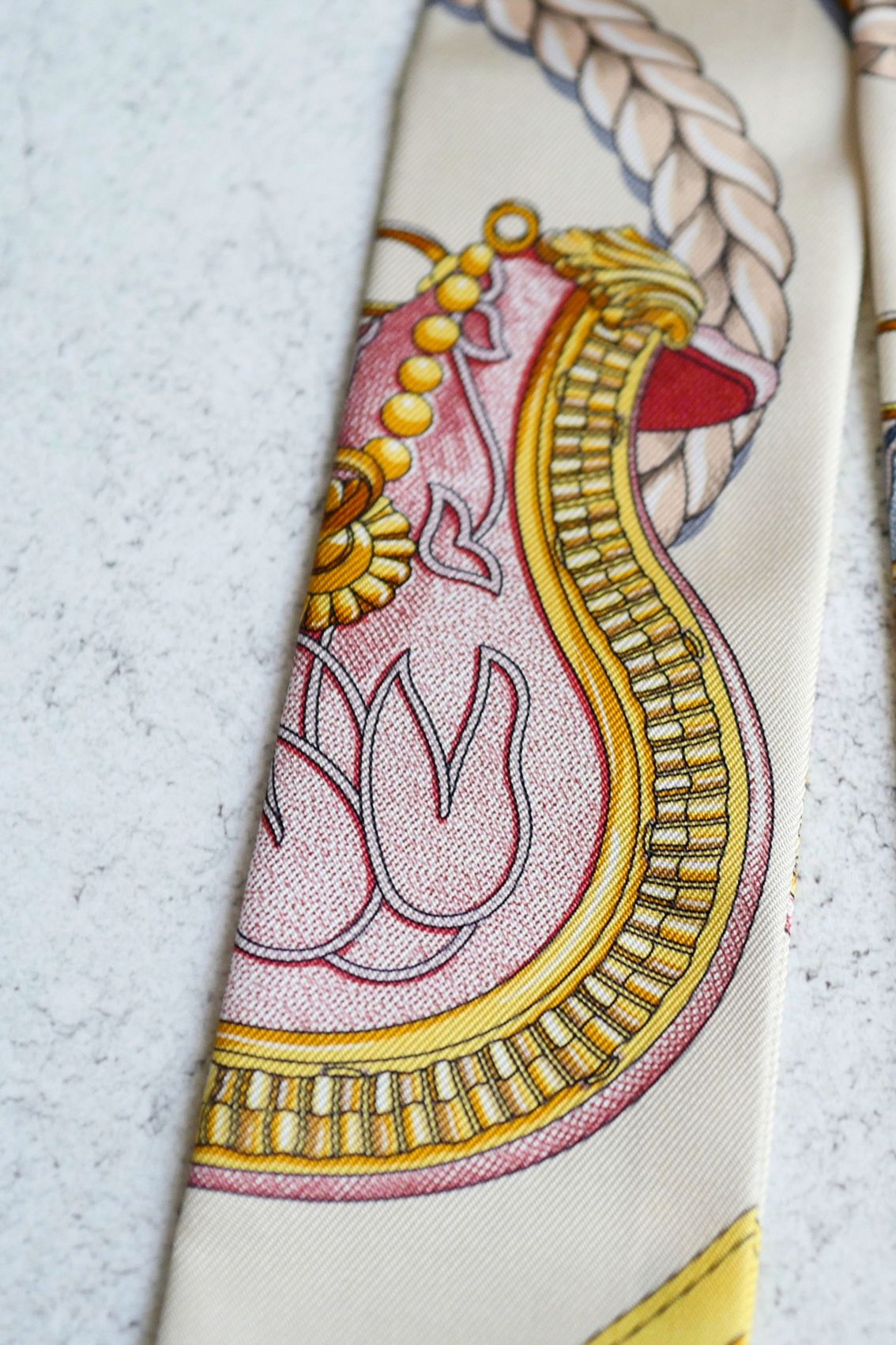 Hermès Twilly Grand Apparat Scarf Ivoire Marine Rose 100% Silk Twill